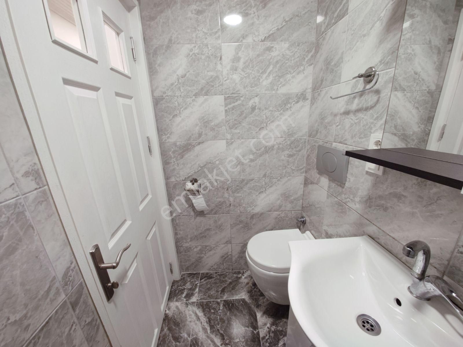 Alp Arslan Lisesine Yakin 2+1 130m2 Terasli Temiz Daire Kombili - Görsel 17