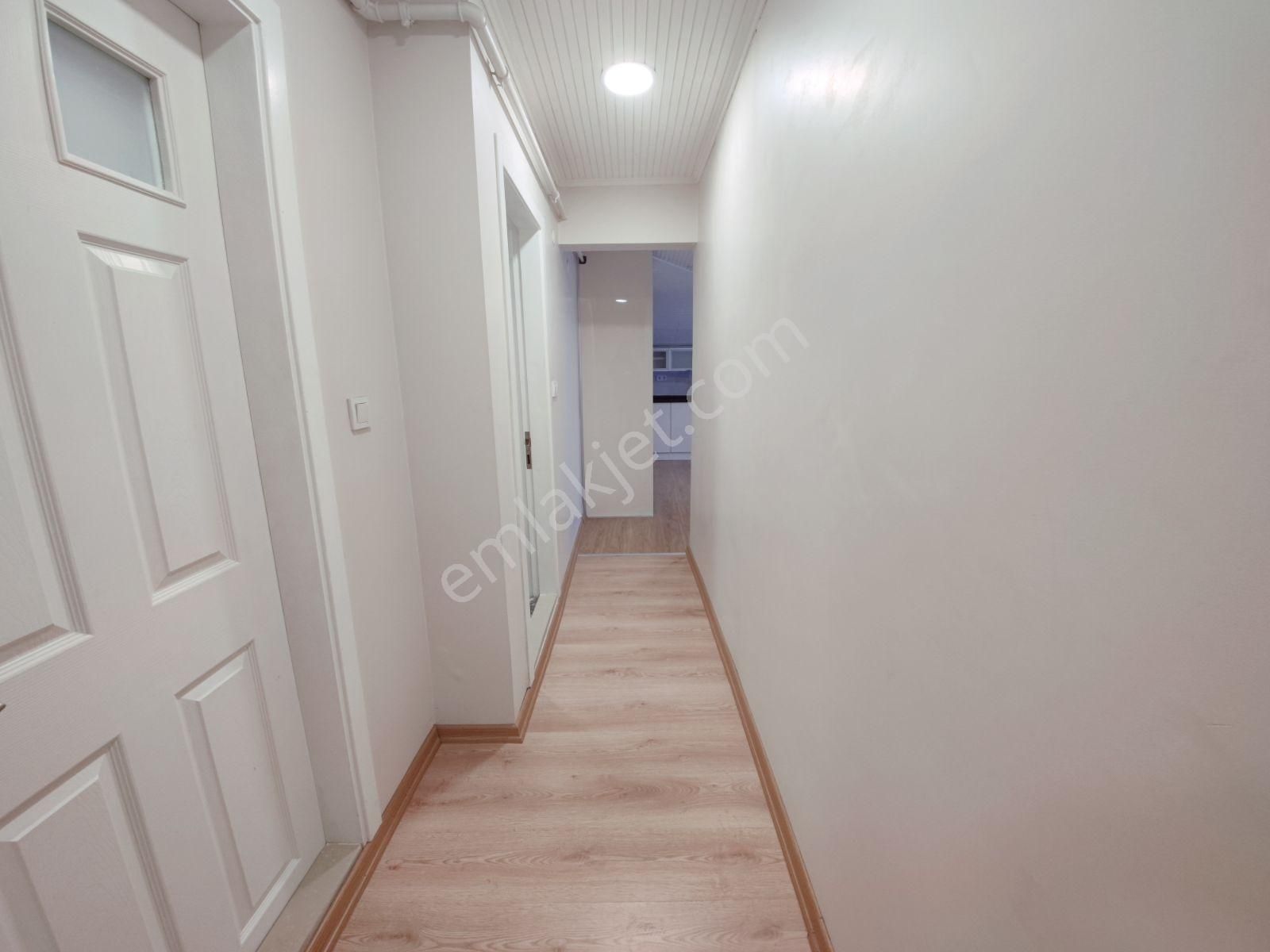 Alp Arslan Lisesine Yakin 2+1 130m2 Terasli Temiz Daire Kombili - Görsel 15