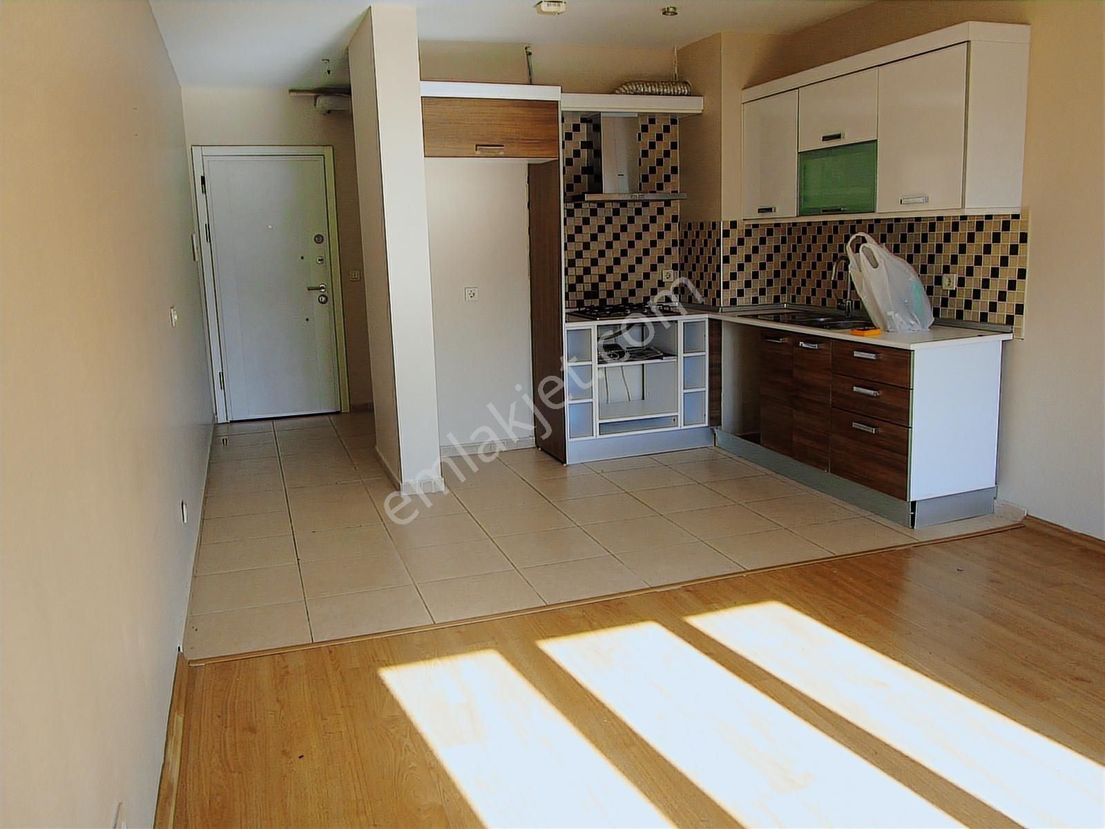 Çiğdem Emlak.dan Sahılpark Evlerinde Satılık 1+1 Daire