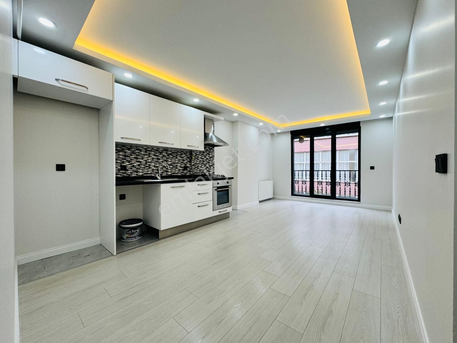 █ Konfor █ Minibüsle E-5 Ortası Tam Merkezde Modern Balkonlu 2+1