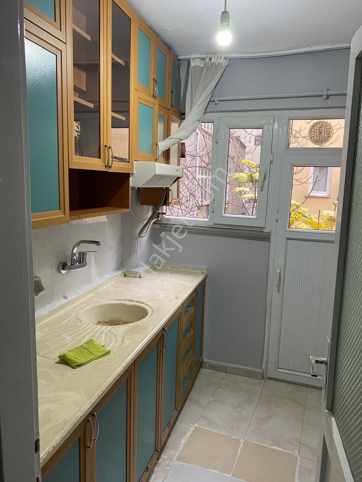 Küçük Ayasofyada 3+1 90m2 Emsalsiz Temiz Daire - Görsel 7