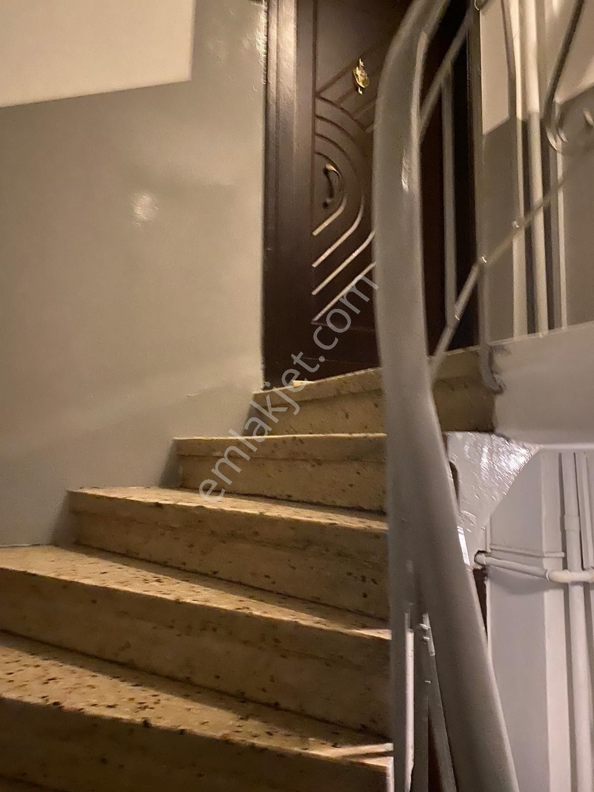 Küçük Ayasofyada 3+1 90m2 Emsalsiz Temiz Daire - Görsel 9