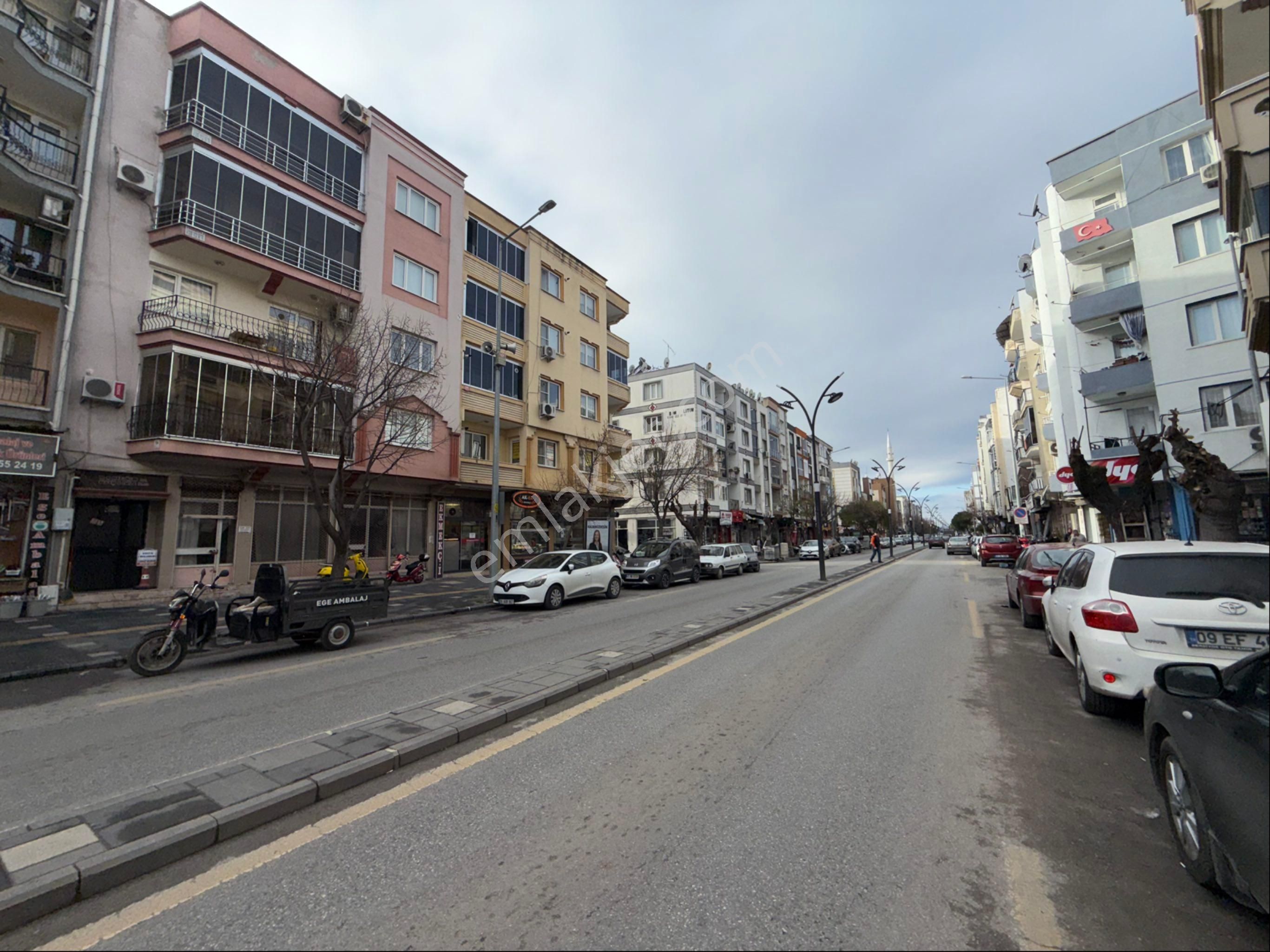Akhisar Hürriyet'te Hilaliye Caddesinde Asansörlü Satılık 3+1 Köşe Daire - Görsel 26