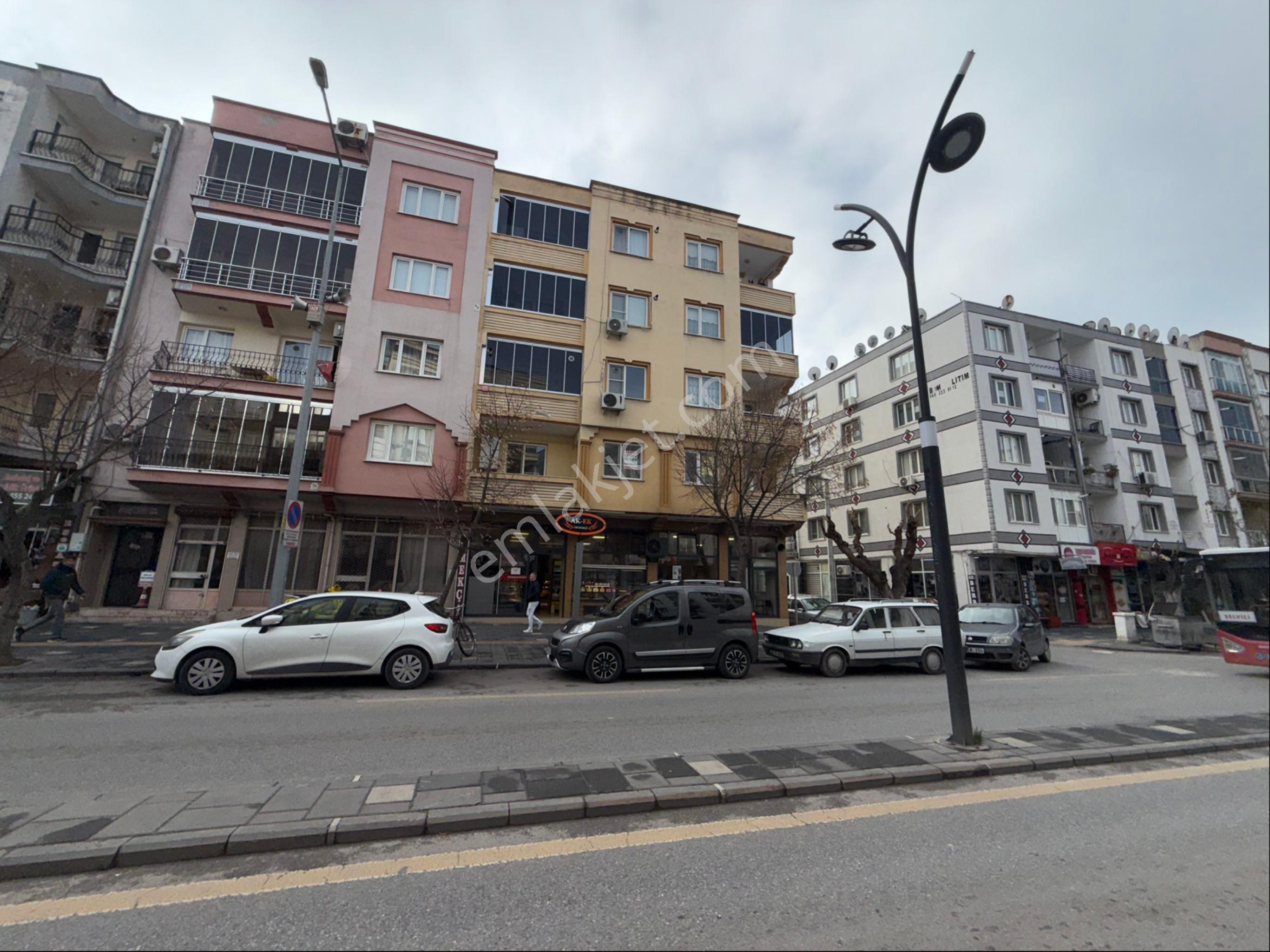 Akhisar Hürriyet'te Hilaliye Caddesinde Asansörlü Satılık 3+1 Köşe Daire - Görsel 25