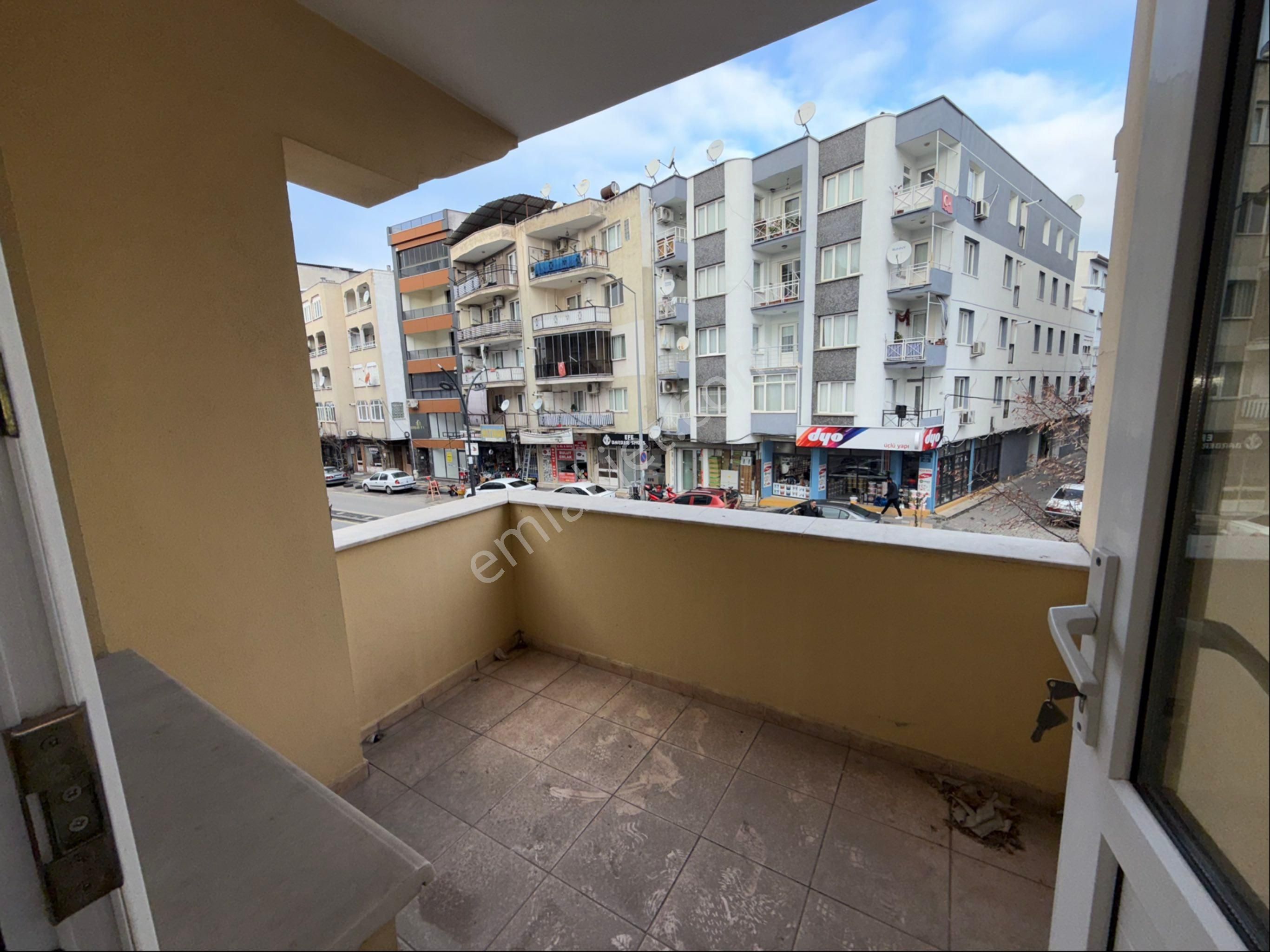 Akhisar Hürriyet'te Hilaliye Caddesinde Asansörlü Satılık 3+1 Köşe Daire - Görsel 7