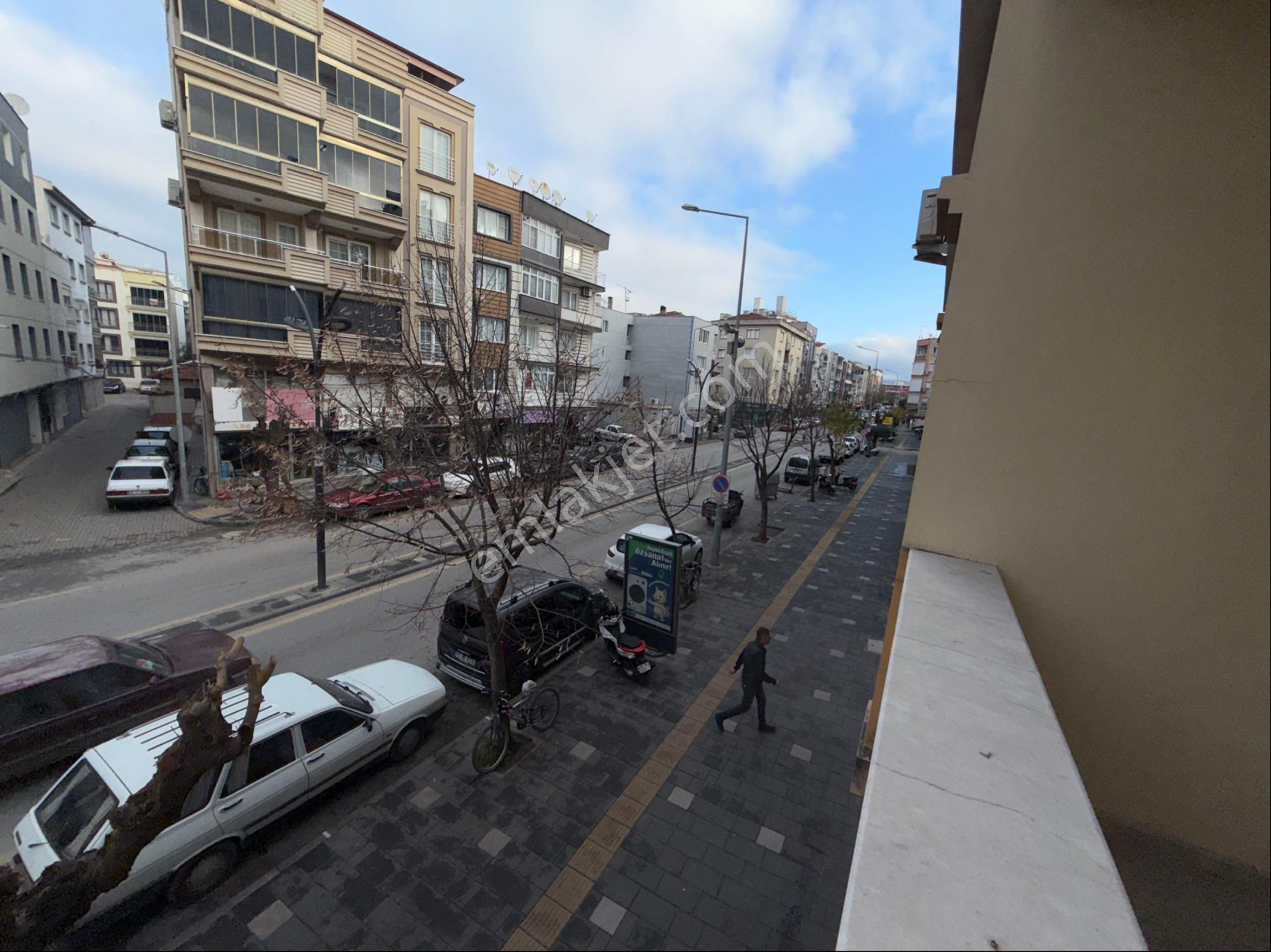 Akhisar Hürriyet'te Hilaliye Caddesinde Asansörlü Satılık 3+1 Köşe Daire - Görsel 18