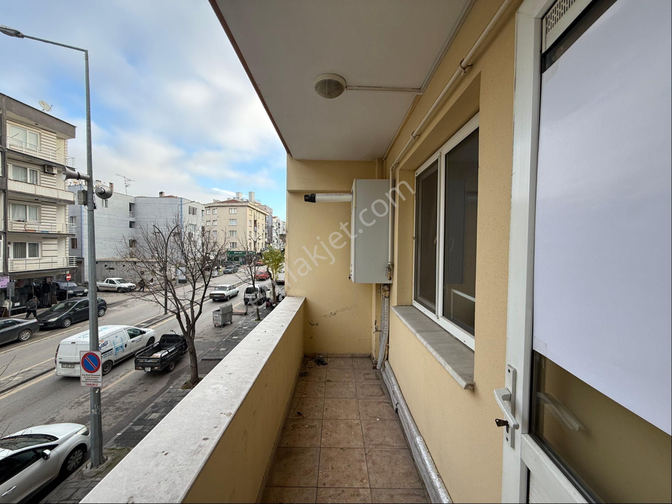 Akhisar Hürriyet'te Hilaliye Caddesinde Asansörlü Satılık 3+1 Köşe Daire - Görsel 22