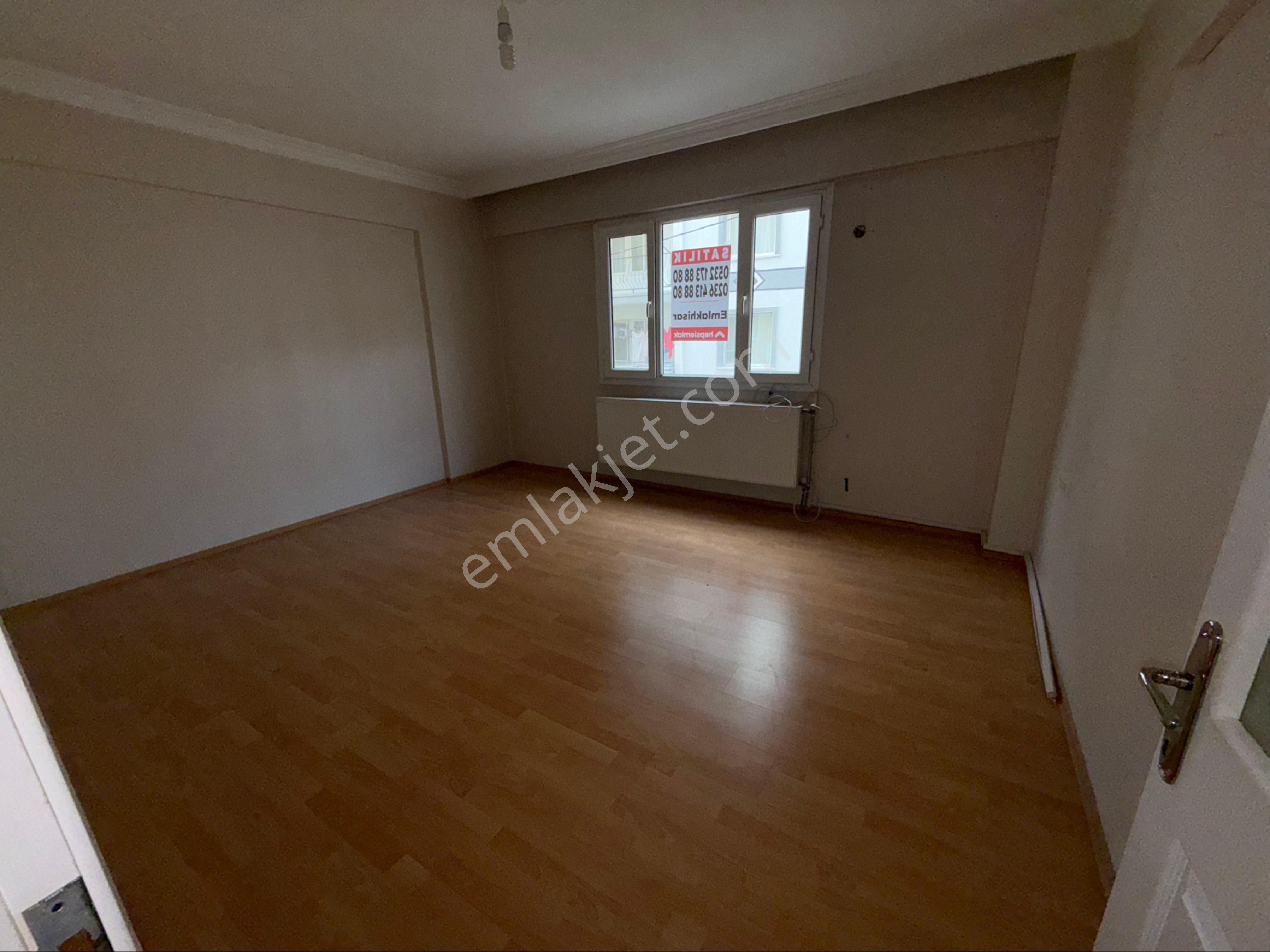 Akhisar Hürriyet'te Hilaliye Caddesinde Asansörlü Satılık 3+1 Köşe Daire - Görsel 14