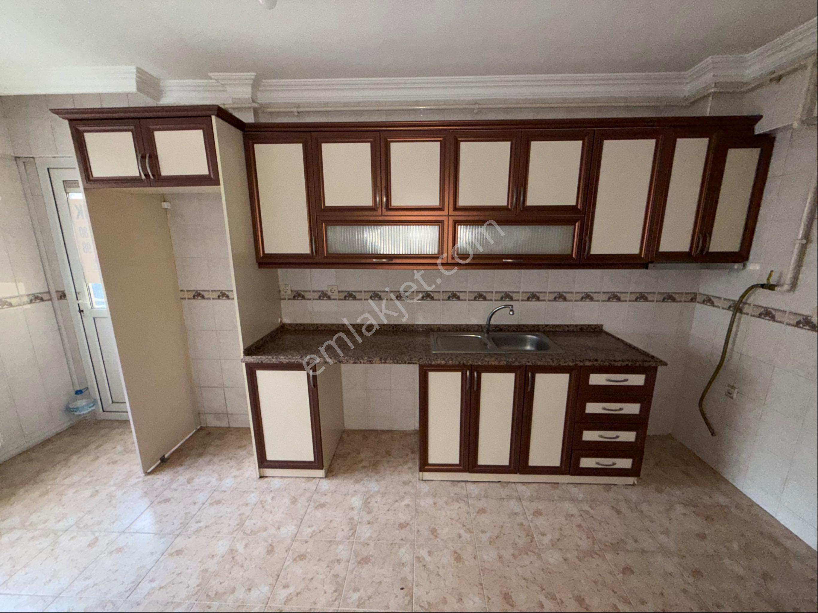 Akhisar Hürriyet'te Hilaliye Caddesinde Asansörlü Satılık 3+1 Köşe Daire - Görsel 3