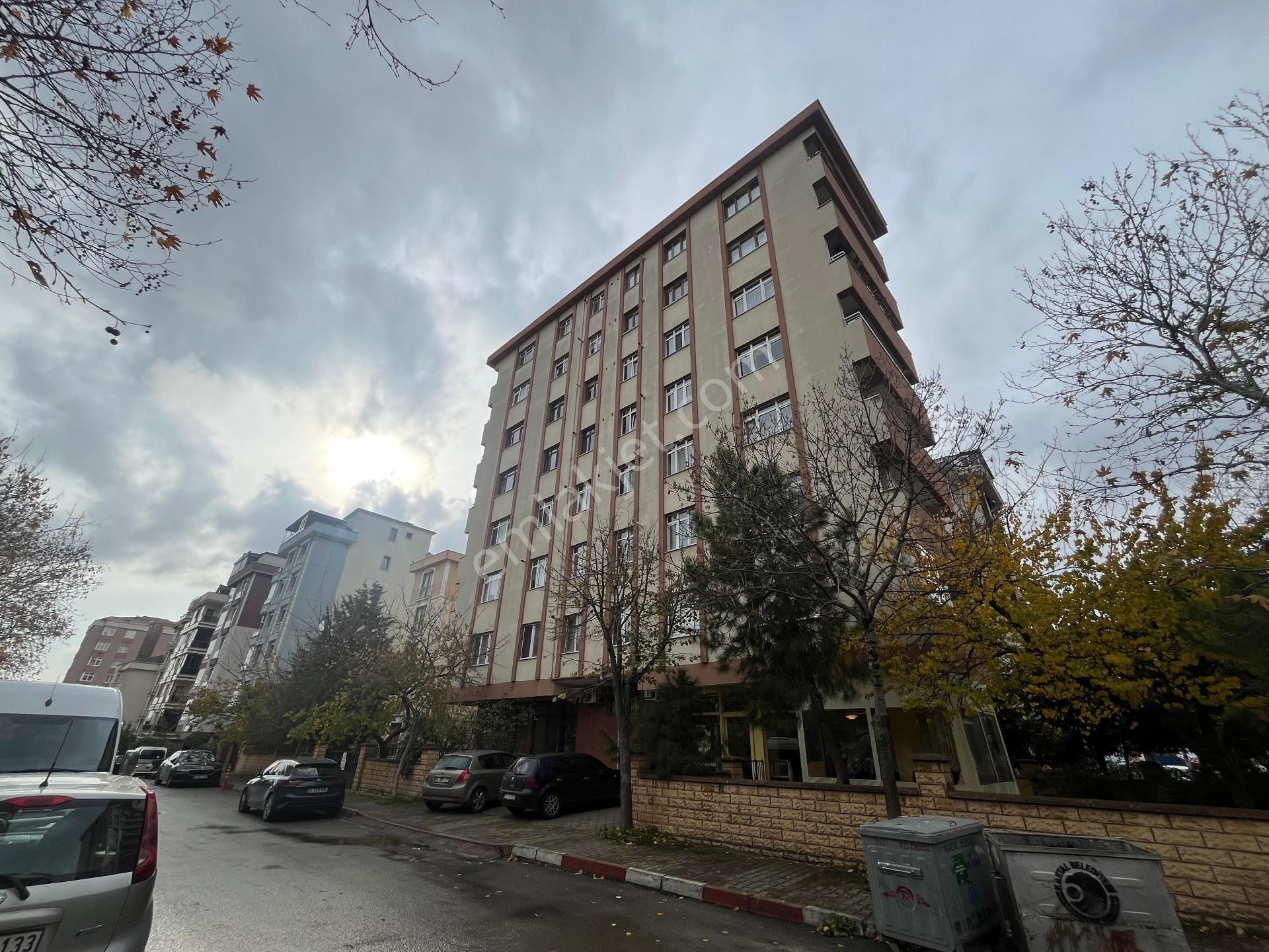 Karlıktepe'de Merkezi Konumda İskanlı 3+1 Satılık Daire