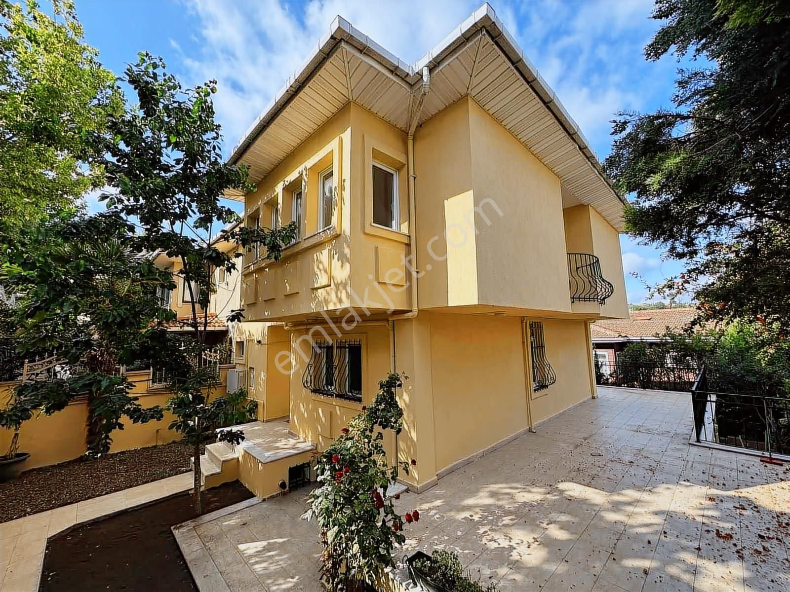 Ata 2 Sitesinde Çok İyi Konumda Bakımlı 5+2 Bahçeli Villa