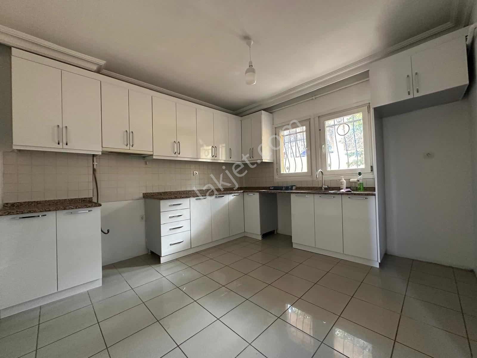 Ata 2 Sitesinde Çok İyi Konumda Bakımlı 5+2 Bahçeli Villa - Görsel 24