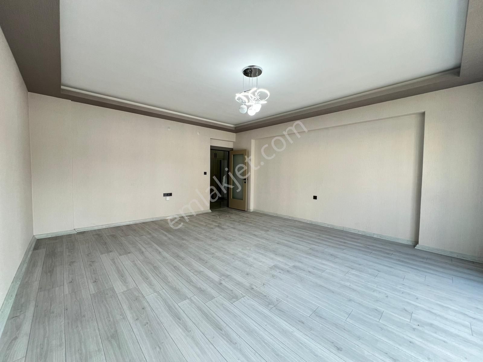 Engin Emlak'tan Site İçerisin'de 4+1 Güney Cephe Fırsat Dairesi - Görsel 11