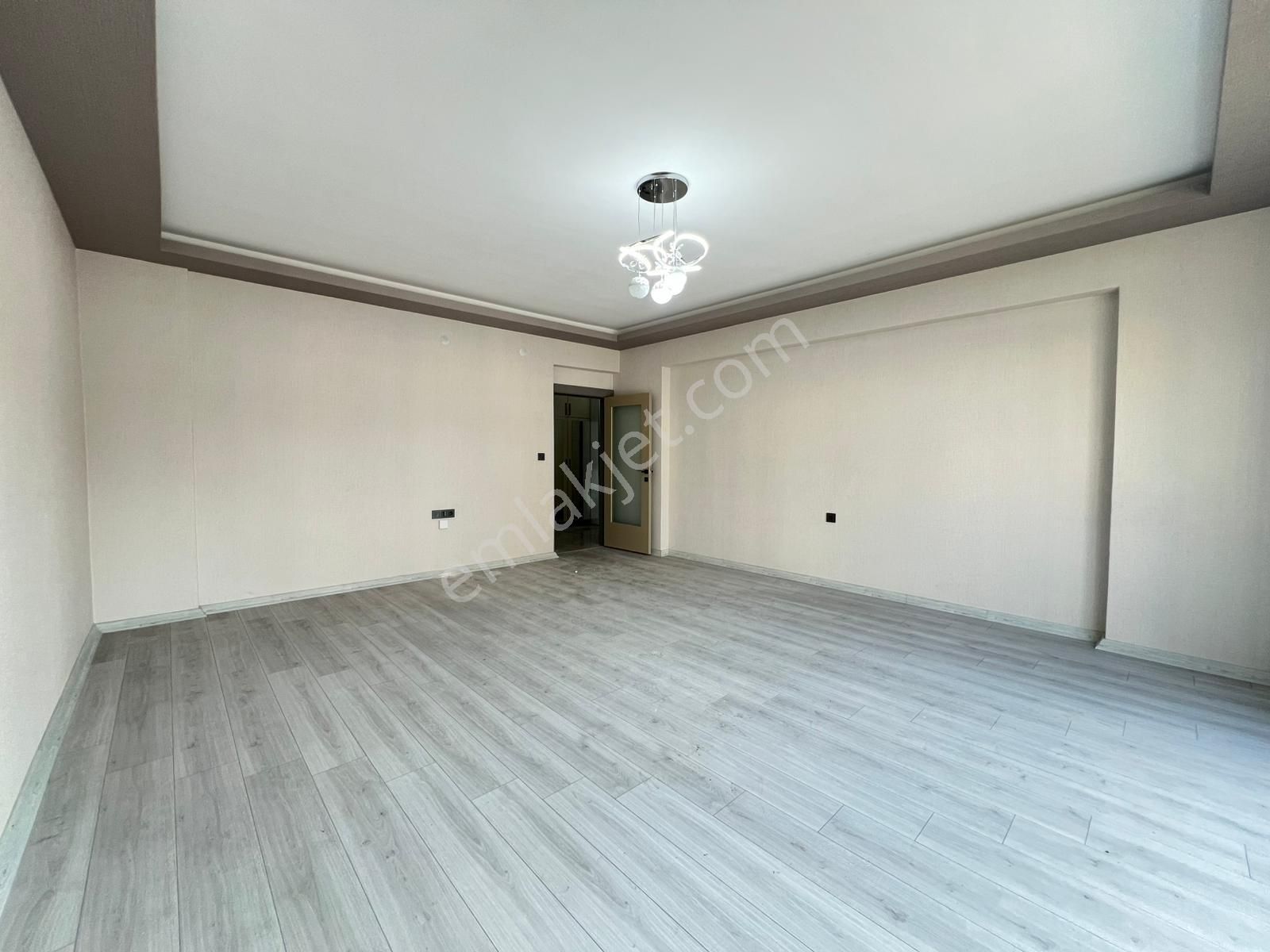 Engin Emlak'tan Site İçerisin'de 4+1 Güney Cephe Fırsat Dairesi - Görsel 5