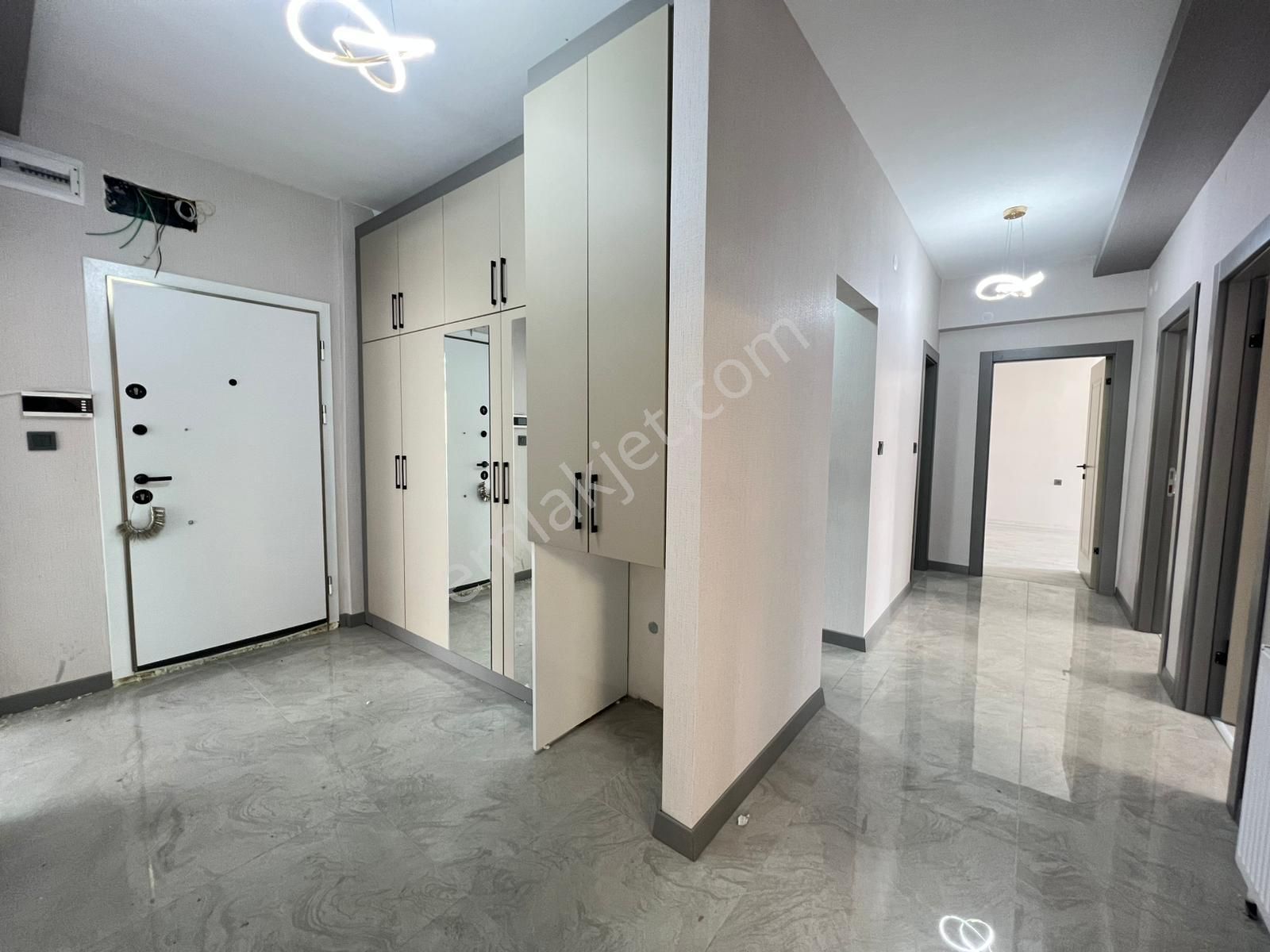 Engin Emlak'tan Site İçerisin'de 4+1 Güney Cephe Fırsat Dairesi - Görsel 15