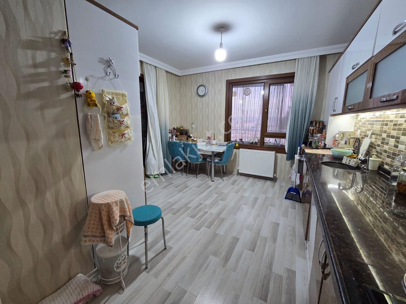 Bağlarbaşı'nda Manzaralı Full+full Yapılı 4+1 Site Dairesi! - Görsel 6