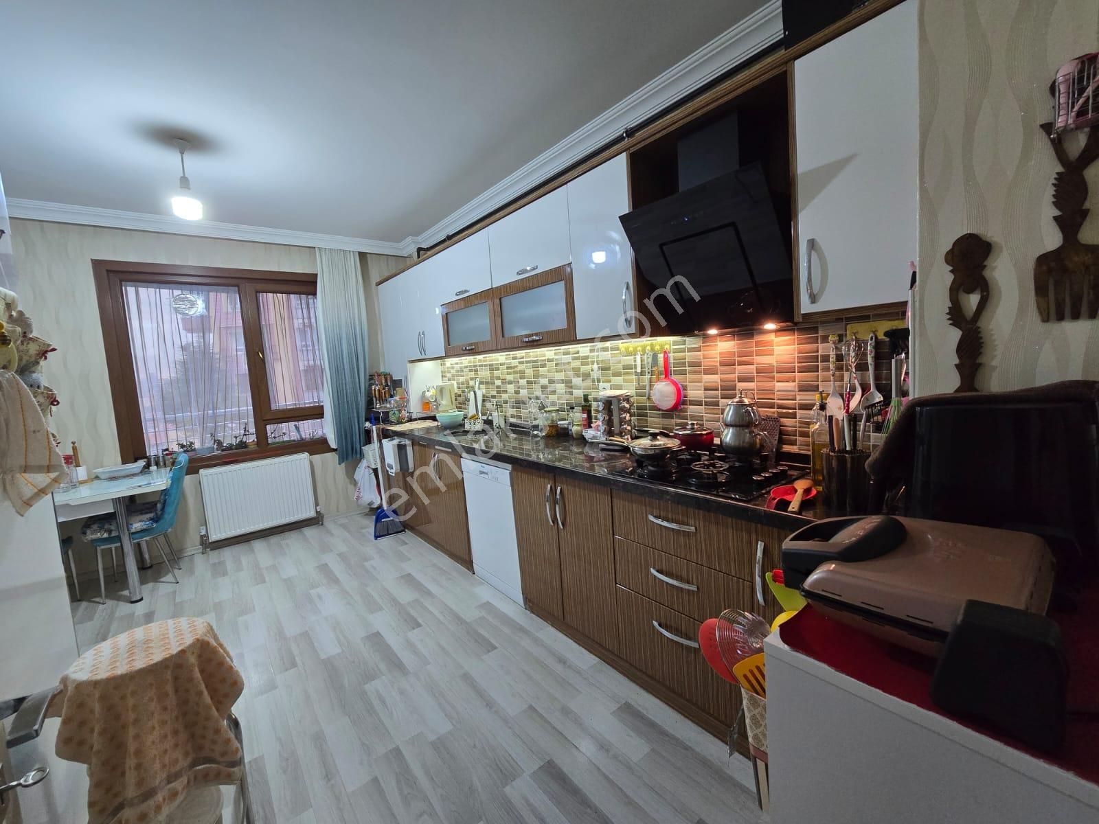 Bağlarbaşı'nda Manzaralı Full+full Yapılı 4+1 Site Dairesi!