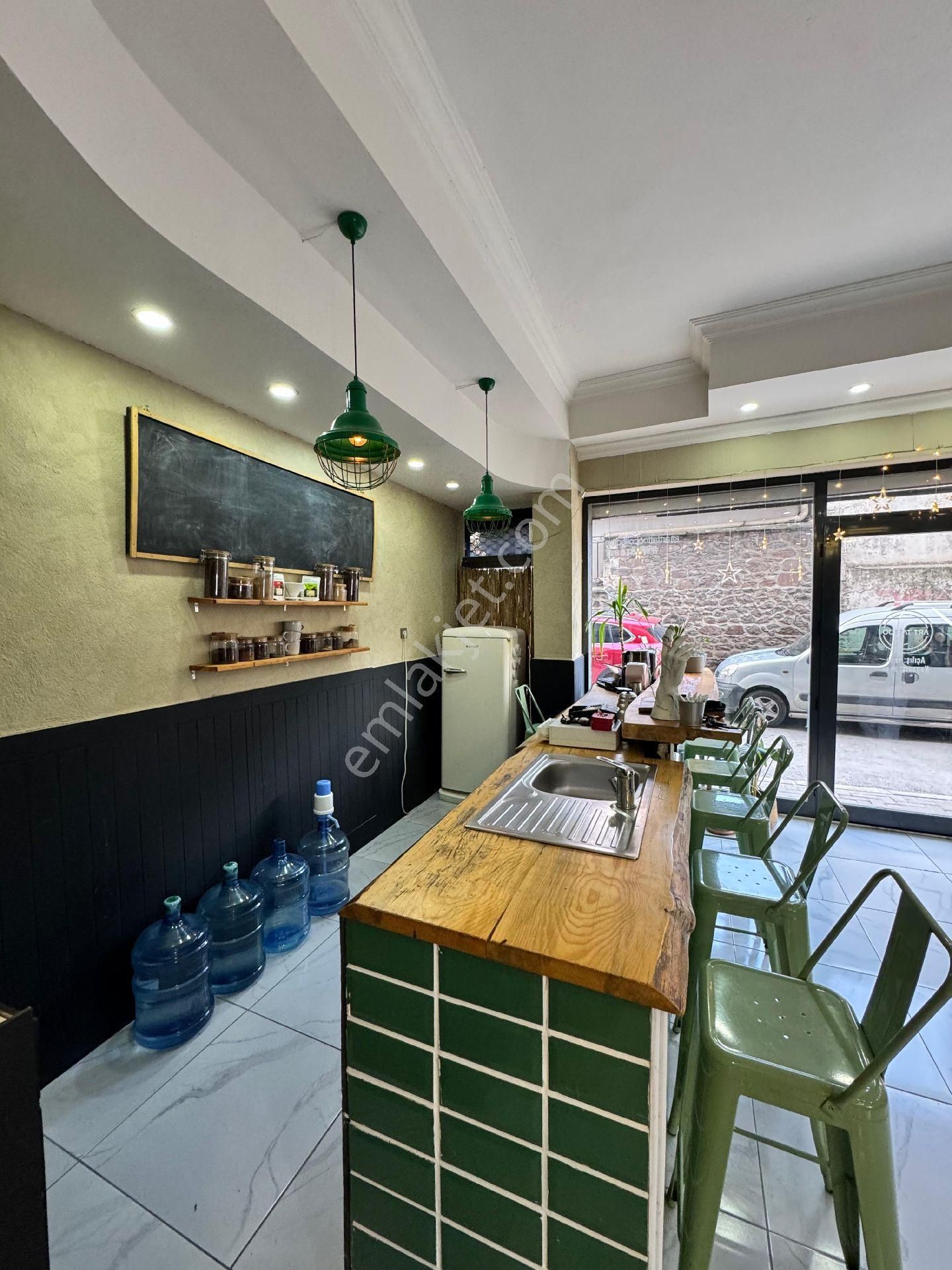 Alsancak İşlek Lokasyonda Devren Dövme Stüdyosu Ve Kafe - Görsel 15