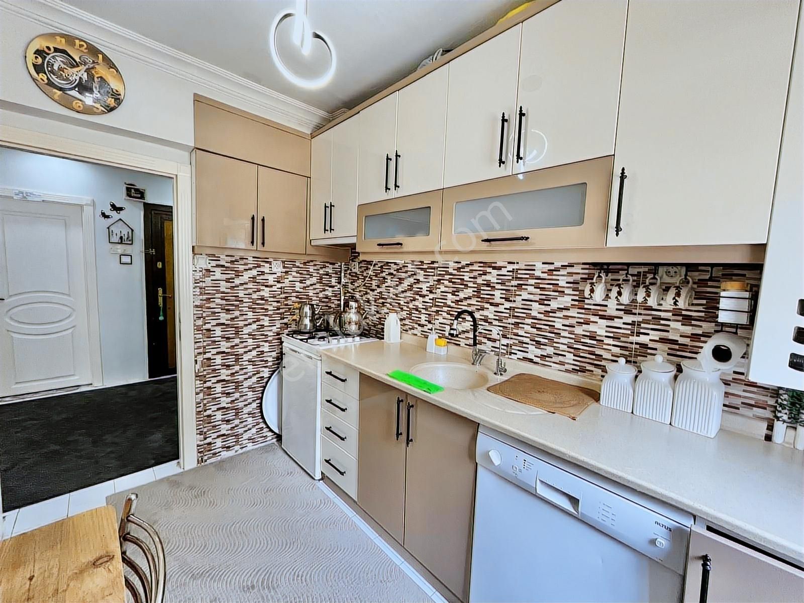 Beyoğlu'ndan Merkez De Cumartesi Pazarı Yanı Full Yapılı Satılık - Görsel 15