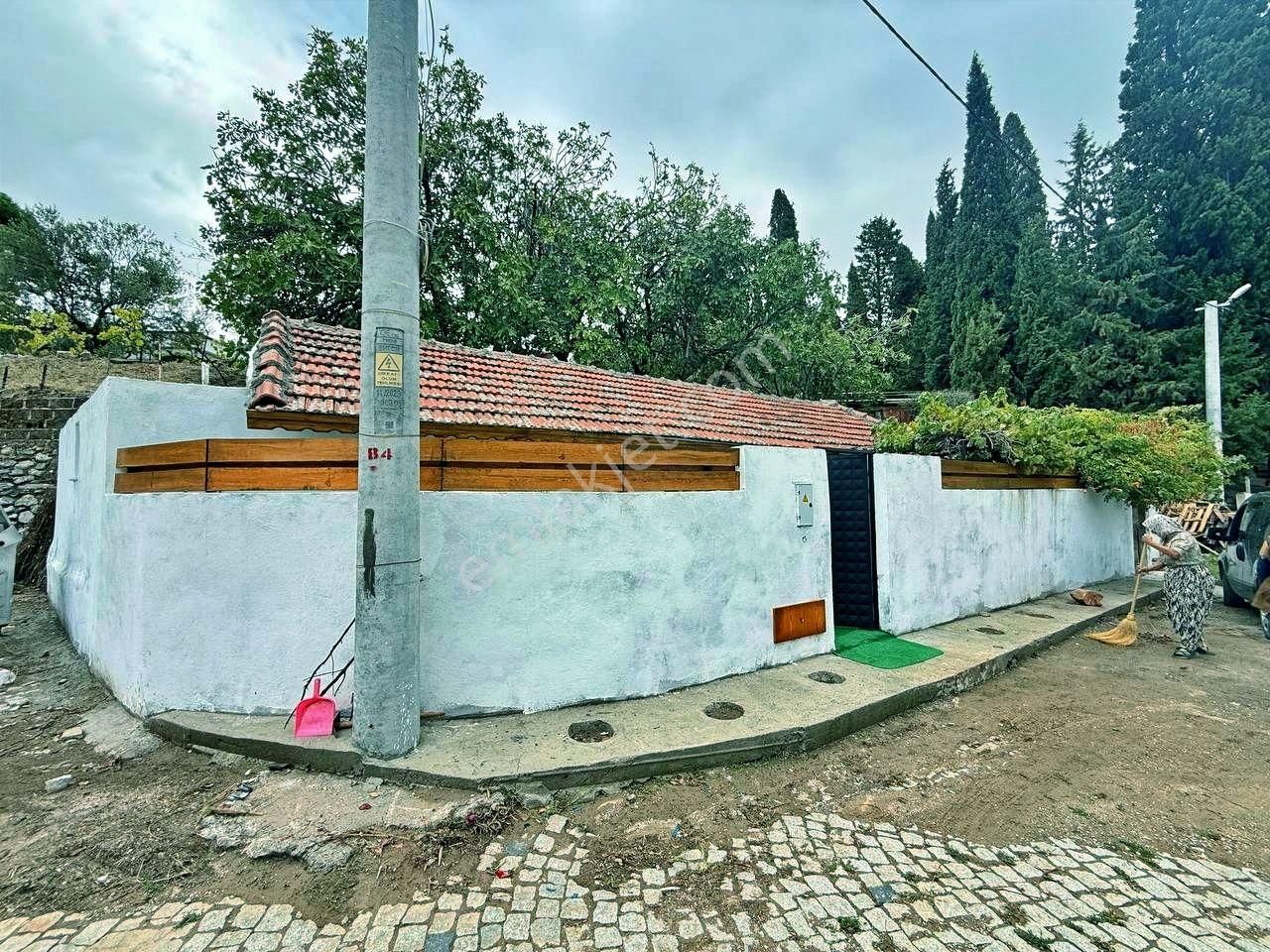 Uytundan Güre Köyünde Yenilenmiş Bahçeli 1+1 Müstakil Köy Evi - Görsel 27