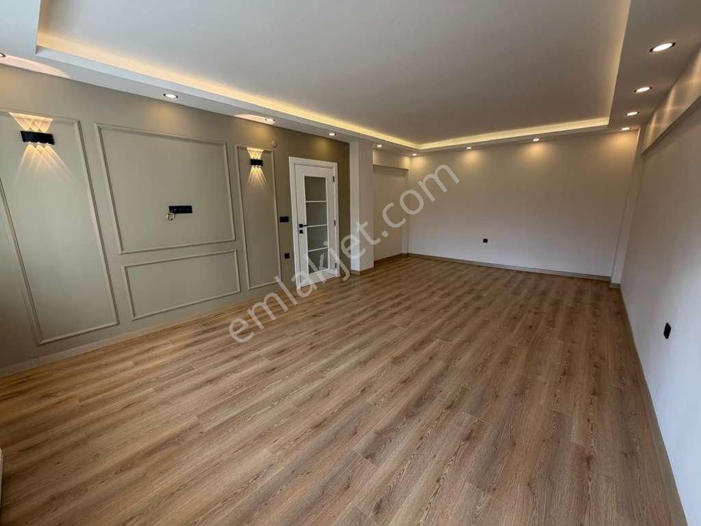 Kaçmaz'dan İdeltepe'de Geniş Arsalı Site İçinde Lüks Yapılı 3+1 - Görsel 17