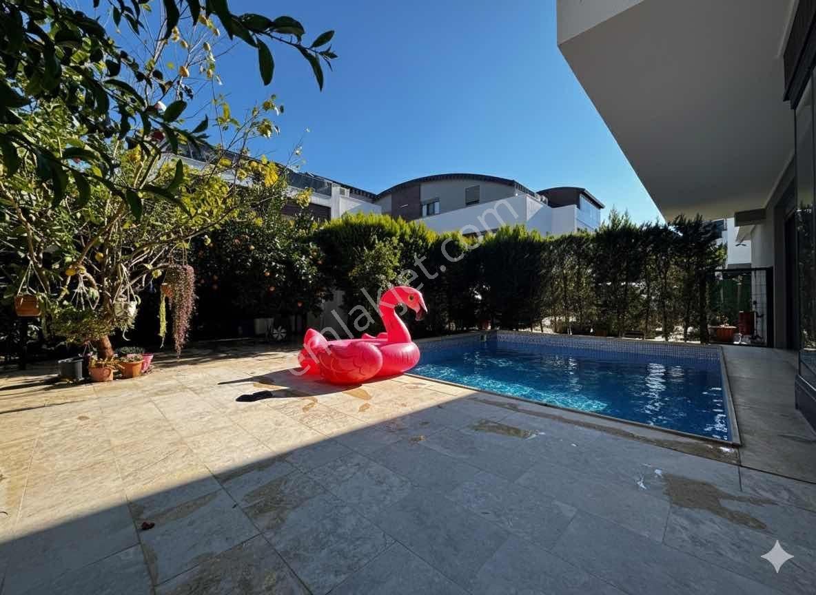 Özel Havuzlu, Geniş Metrajlı, 3 Katlı Villa Üst Segment - Görsel 4