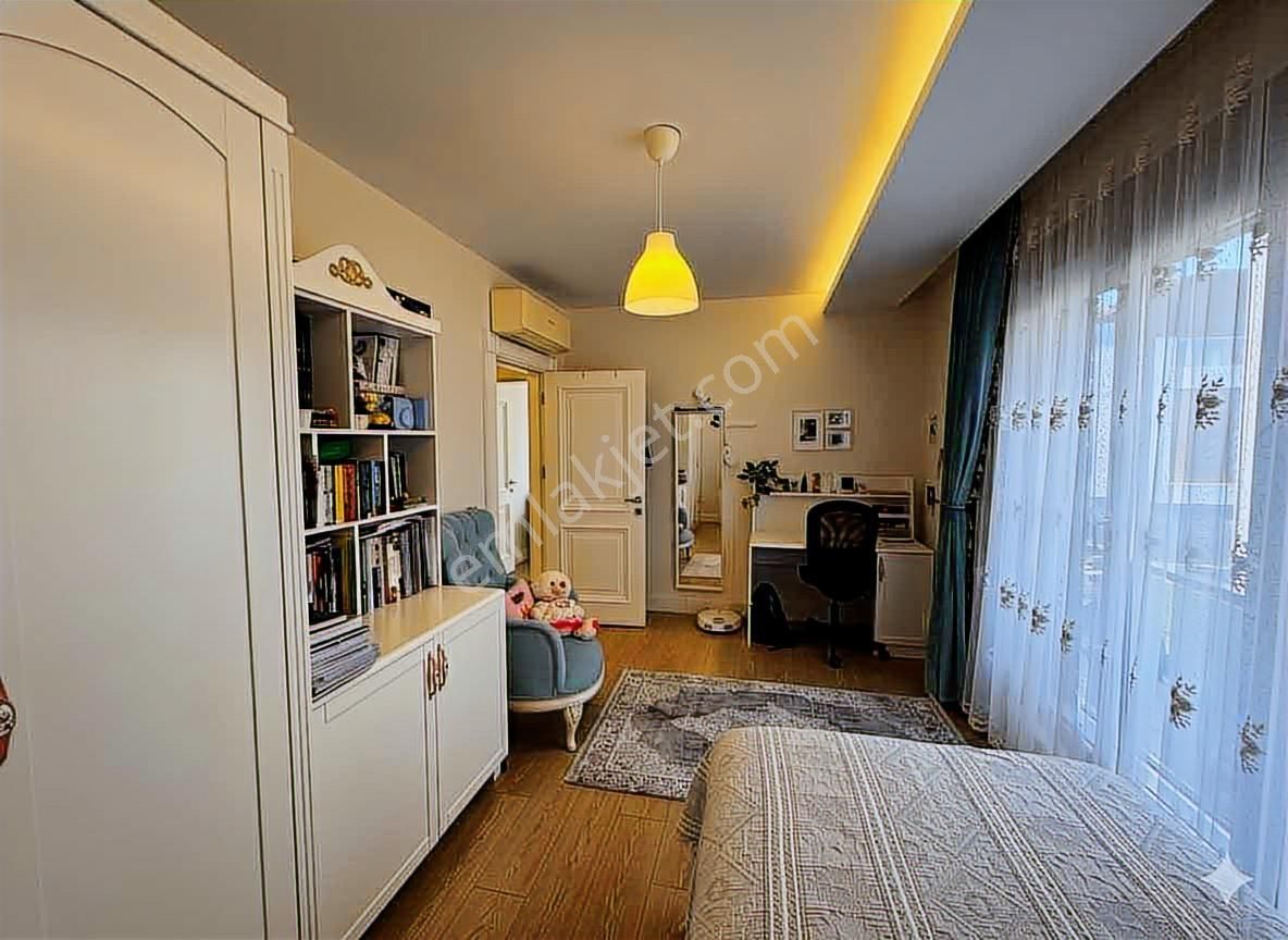 Özel Havuzlu, Geniş Metrajlı, 3 Katlı Villa Üst Segment - Görsel 8