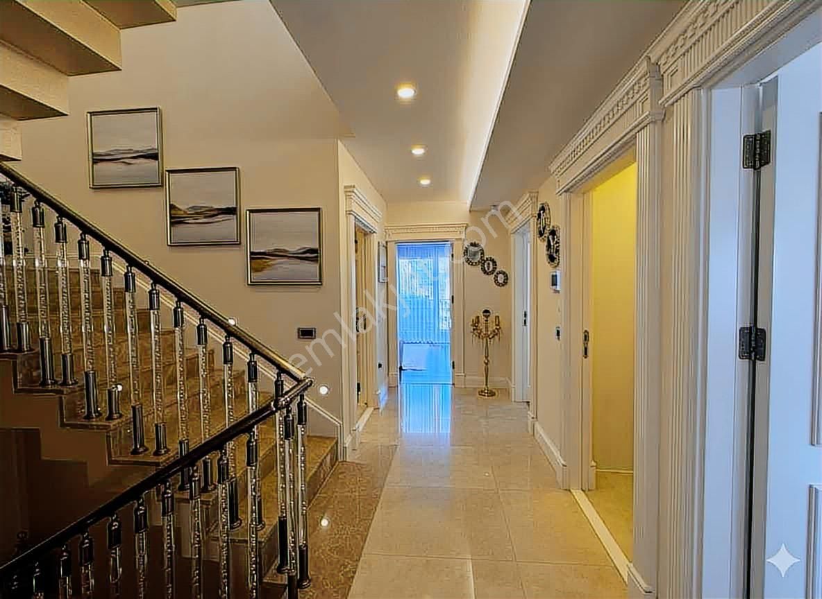 Özel Havuzlu, Geniş Metrajlı, 3 Katlı Villa Üst Segment - Görsel 12