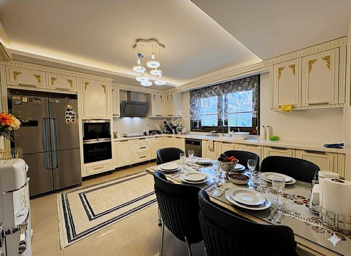 Özel Havuzlu, Geniş Metrajlı, 3 Katlı Villa Üst Segment - Görsel 2