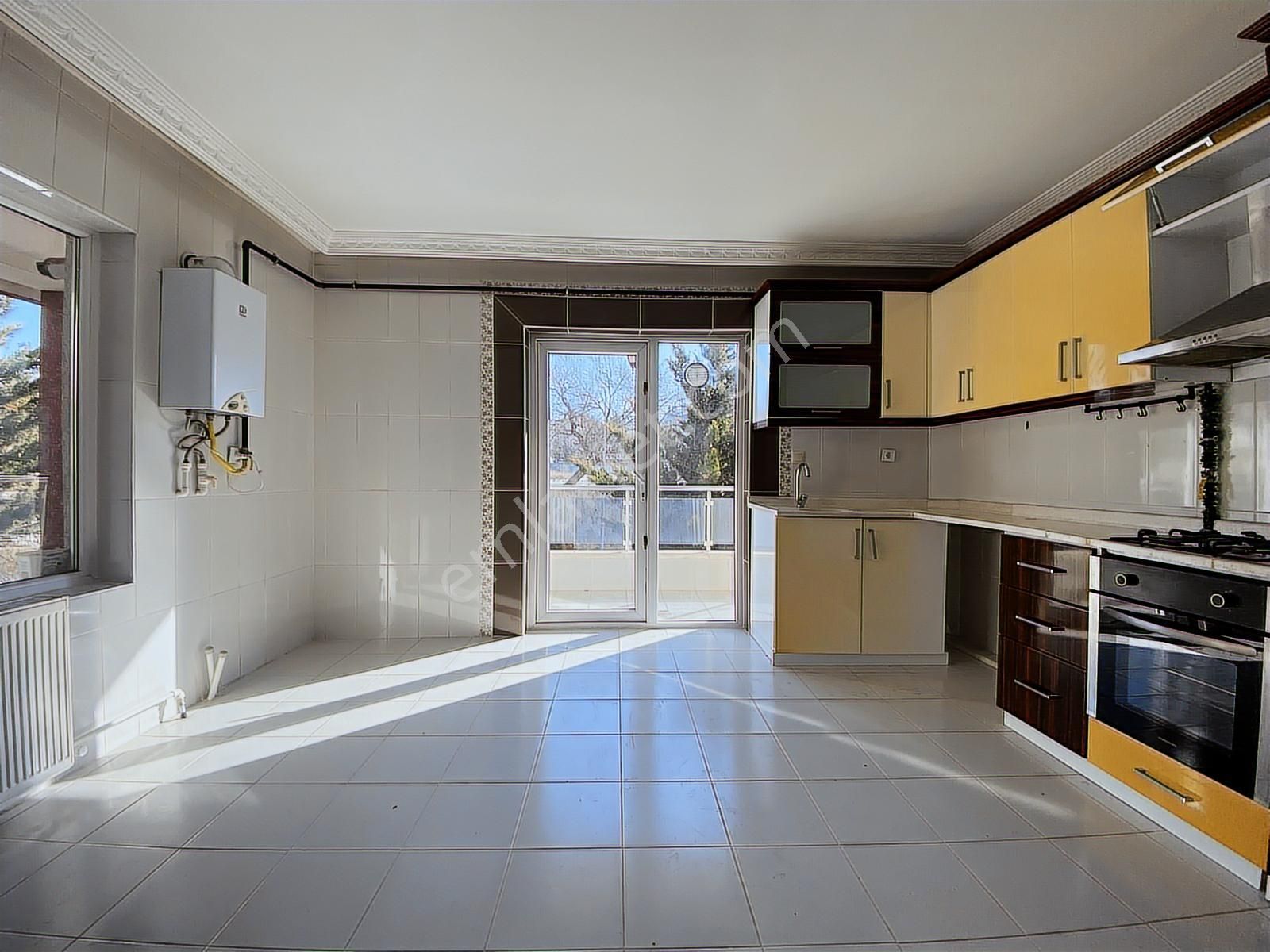 Bakırhan Emlak'tan E.banyolu Kilerli 3+1 Lüks Site Dairesi █