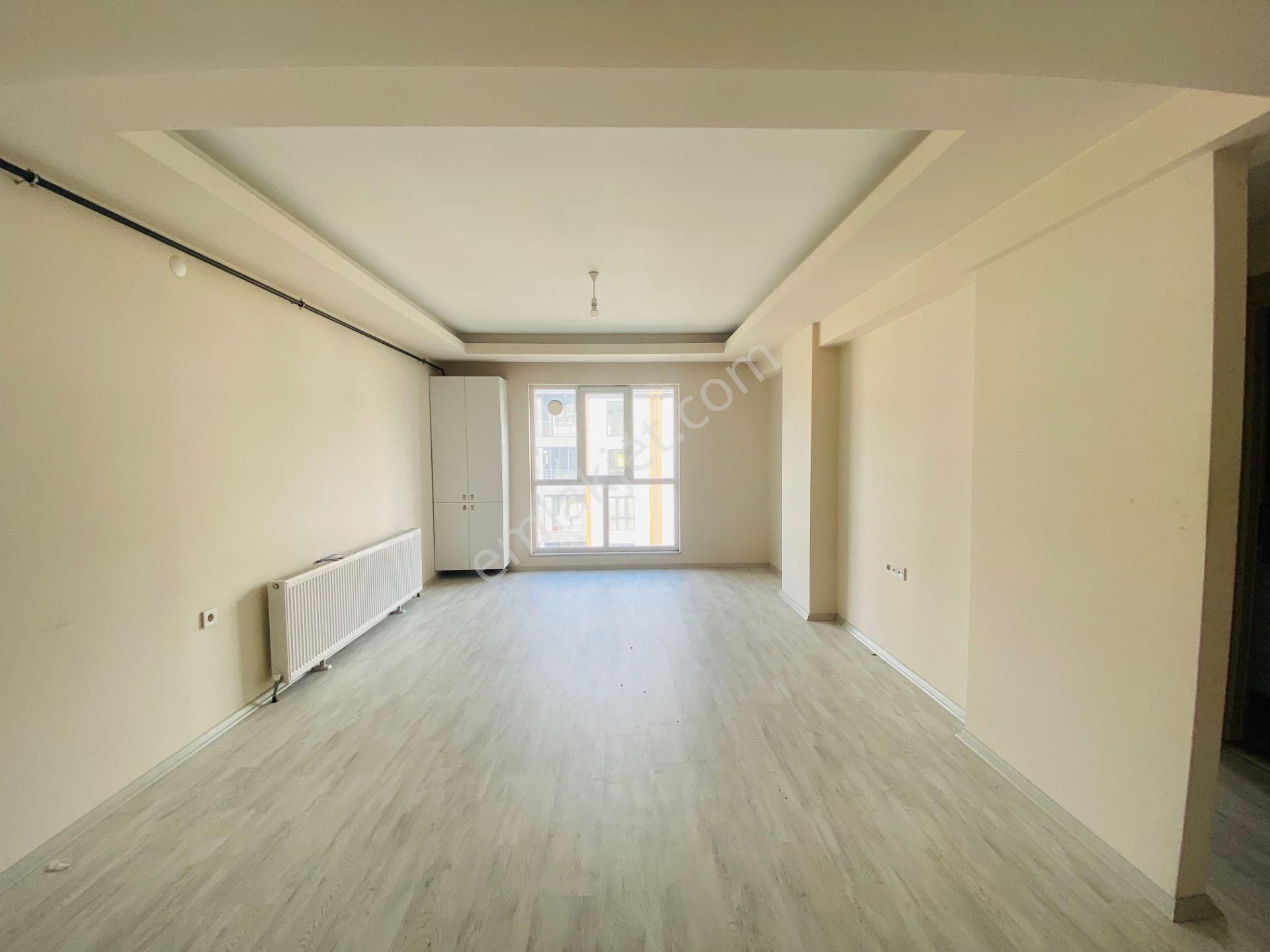 Güven'den Yıldızkentte Caddeye,servslere Yakın Kiralık 1+1 Daire