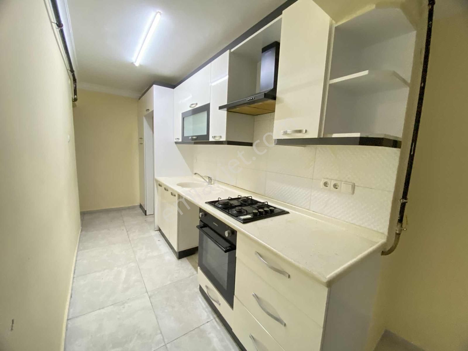 Üçyol Metro Yakını 3+1 Geniş Merkezi Konumda Satılık Daire ! - Görsel 3