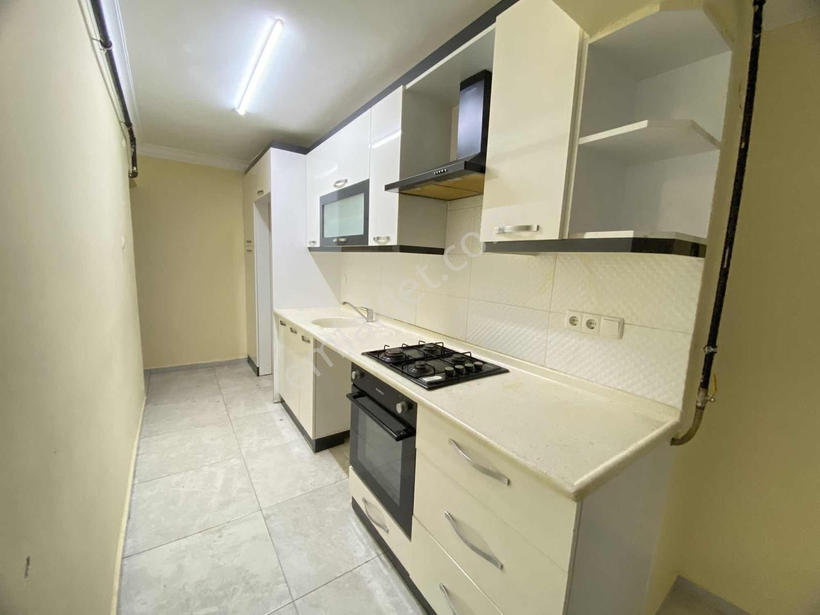 Üçyol Metro Yakını 3+1 Geniş Merkezi Konumda Satılık Daire ! - Görsel 20