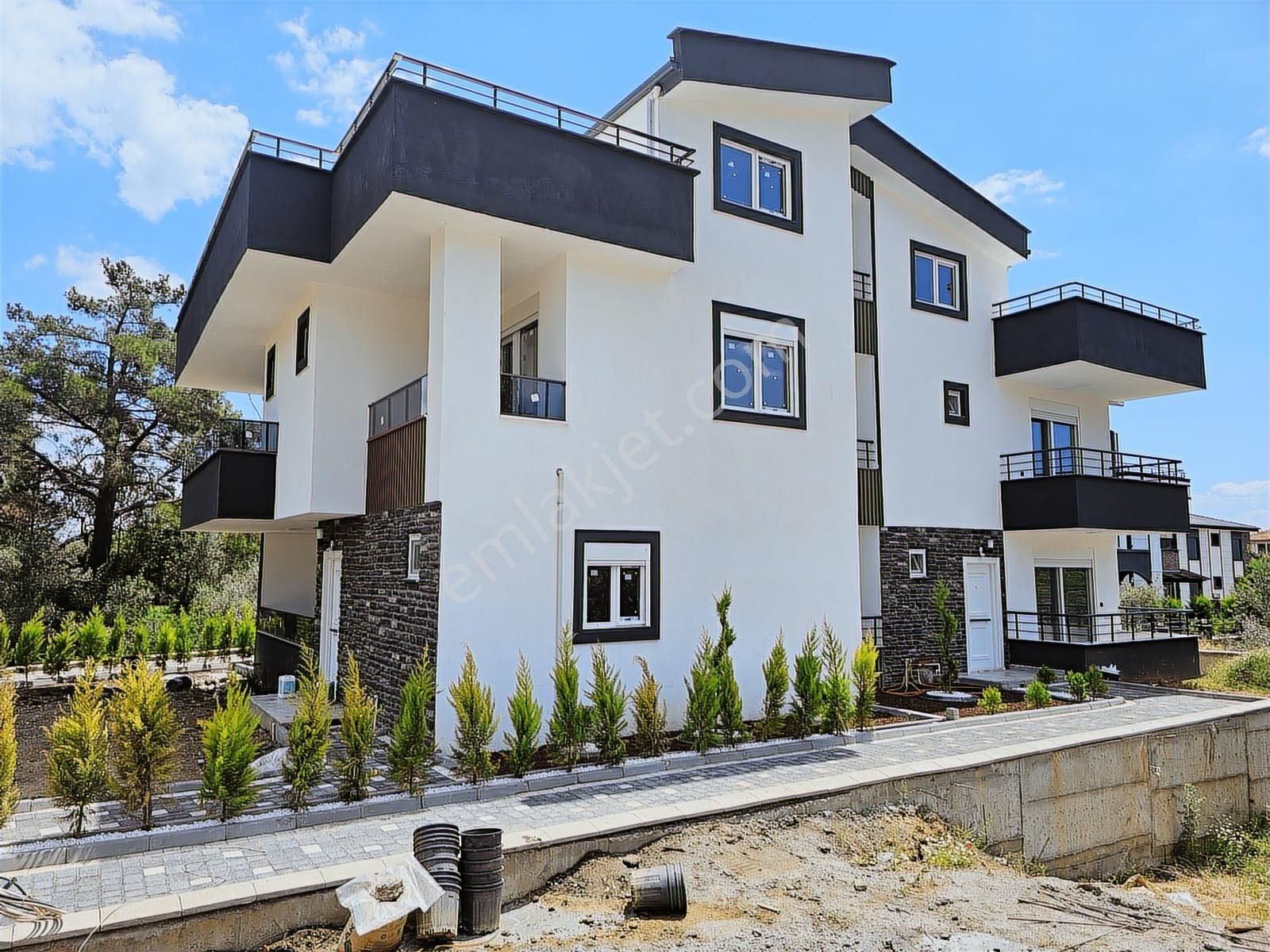 Eu Gayrimenkulden Doğa Manzaralı 5+1 Villa