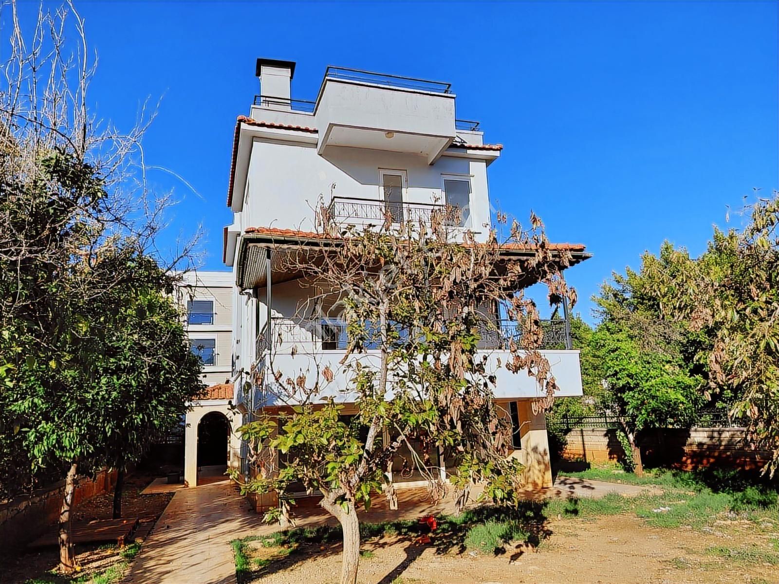 Antalya Aksu Karaçalı'da Aspos Villalarında 5+1 Kiralık Villa