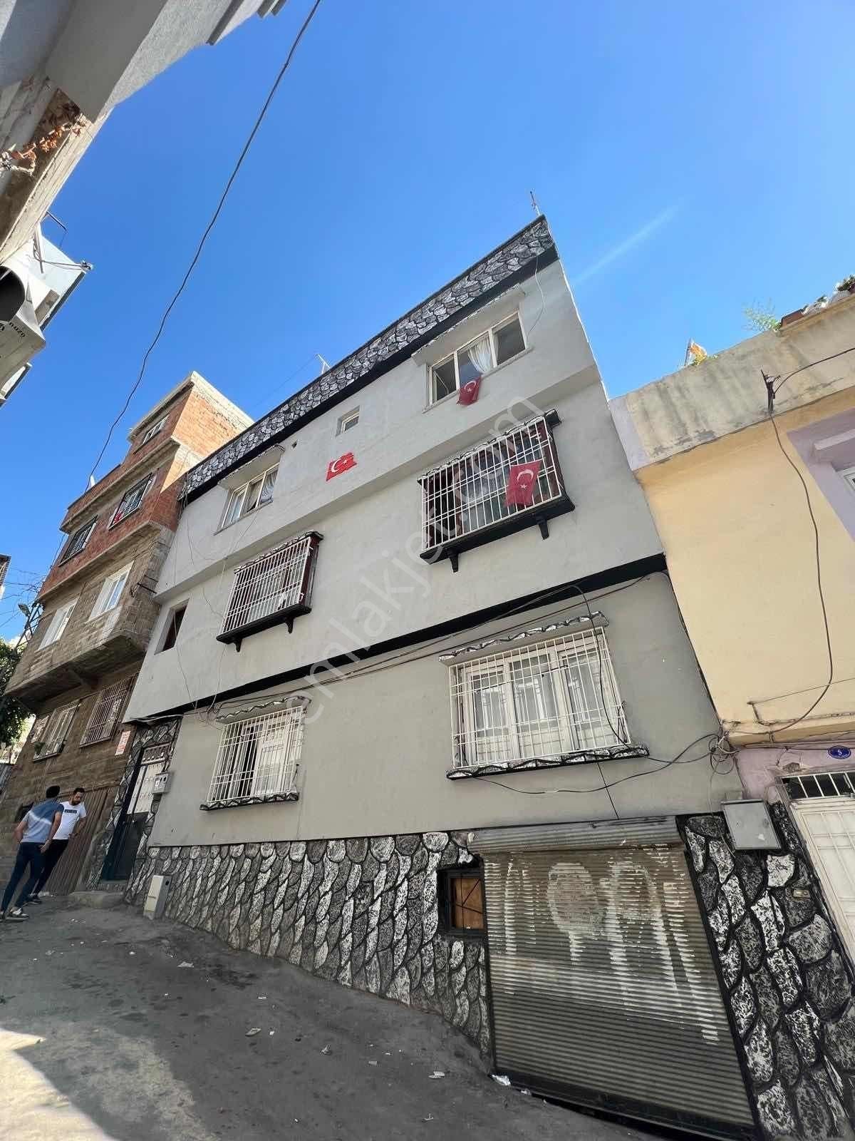 İstiklal Mah Satılık 3.5 Katlı Müstakil Ev