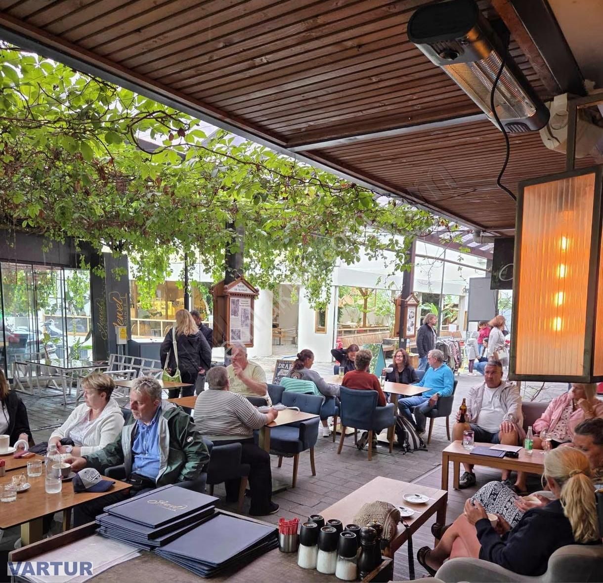 Fethiyenin En İşlek Yerinde Yoğun İnsan Trafiği Olan Pub - Görsel 24