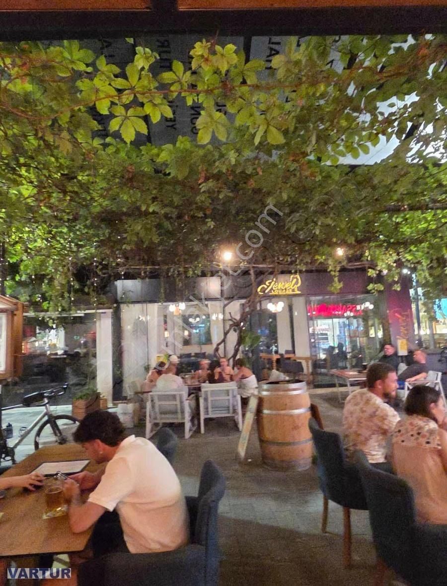 Fethiyenin En İşlek Yerinde Yoğun İnsan Trafiği Olan Pub - Görsel 31