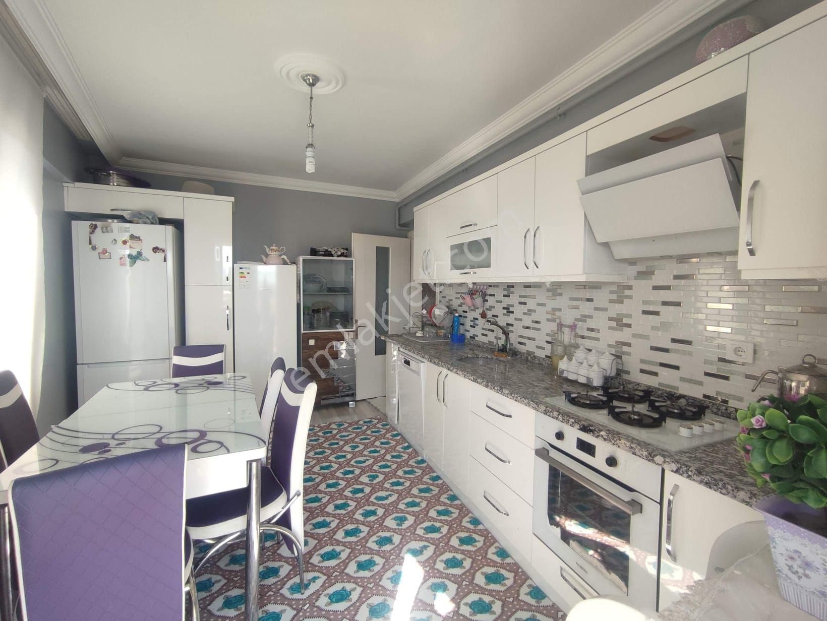 Utku Gayrimenkulden Cumhuriyet Mahallesinde Satılık 3 +1 Daire