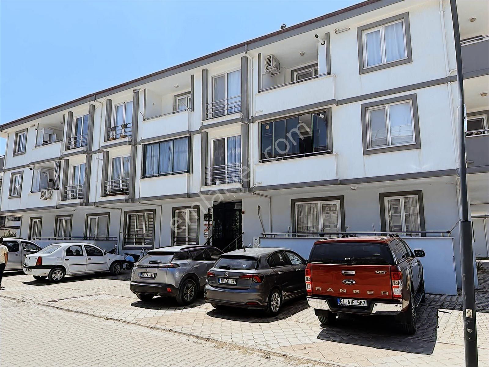 Gömeç'te Merkezi Konumda Önü Açık Kiralık 2+1 Daire