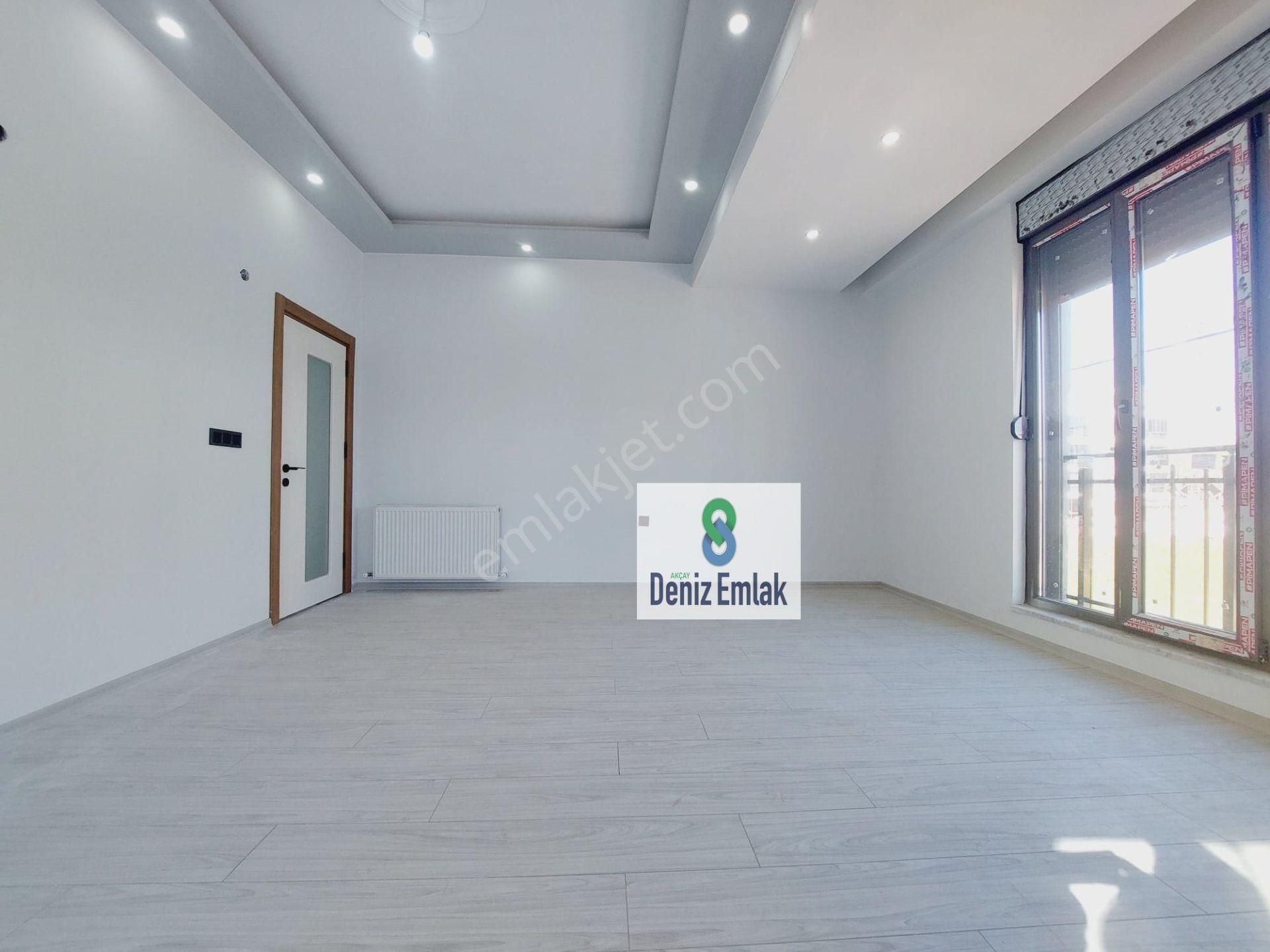 Denizden Akçayda Denize 100 M Pazar Pazarında Öncephe Ebeveynli Satılık 2+1 Daire. - Görsel 2