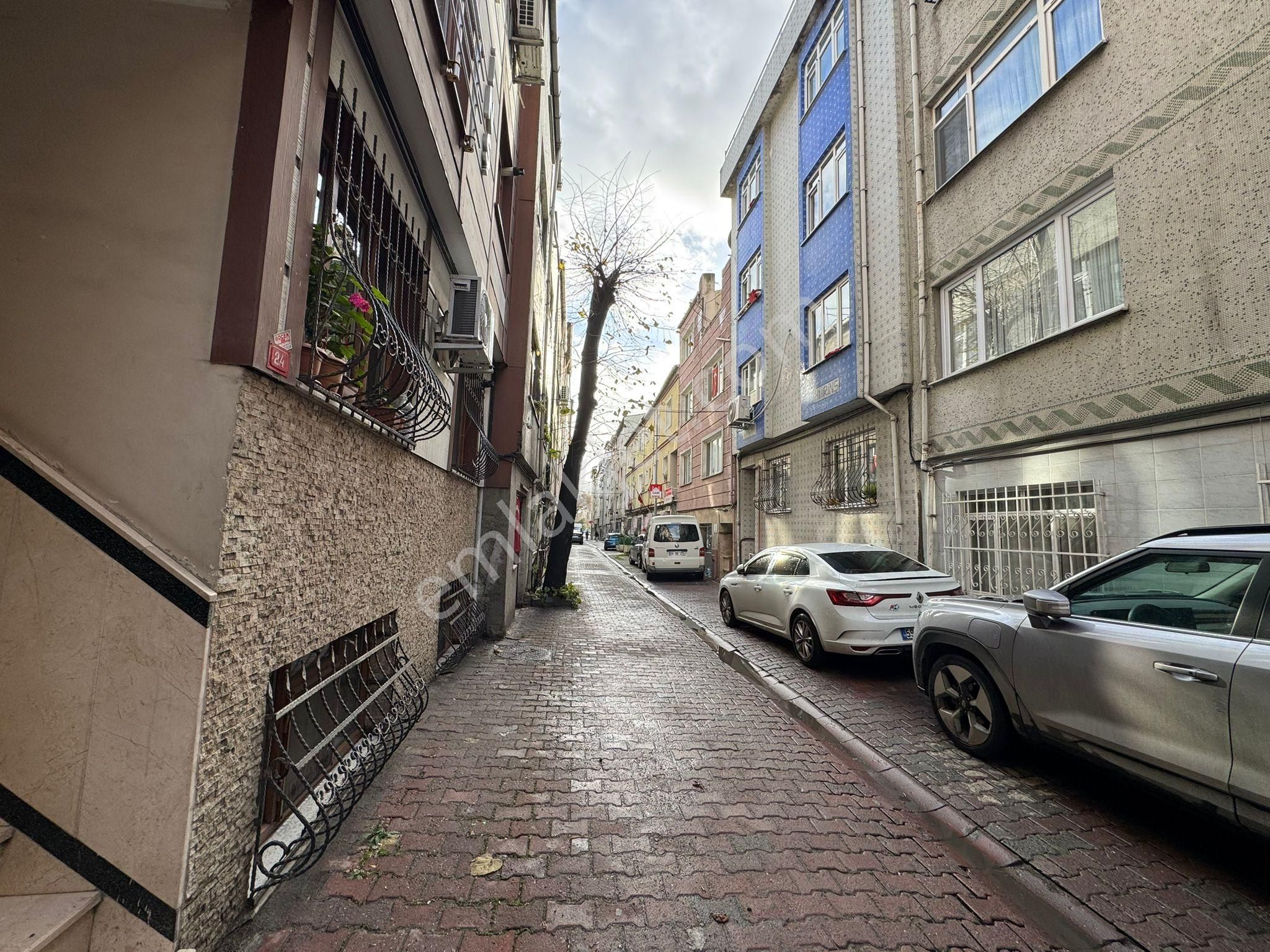 Mollateam Bayrampaşa Murat Mahallesinde Satılık Yüksek Giriş Daire