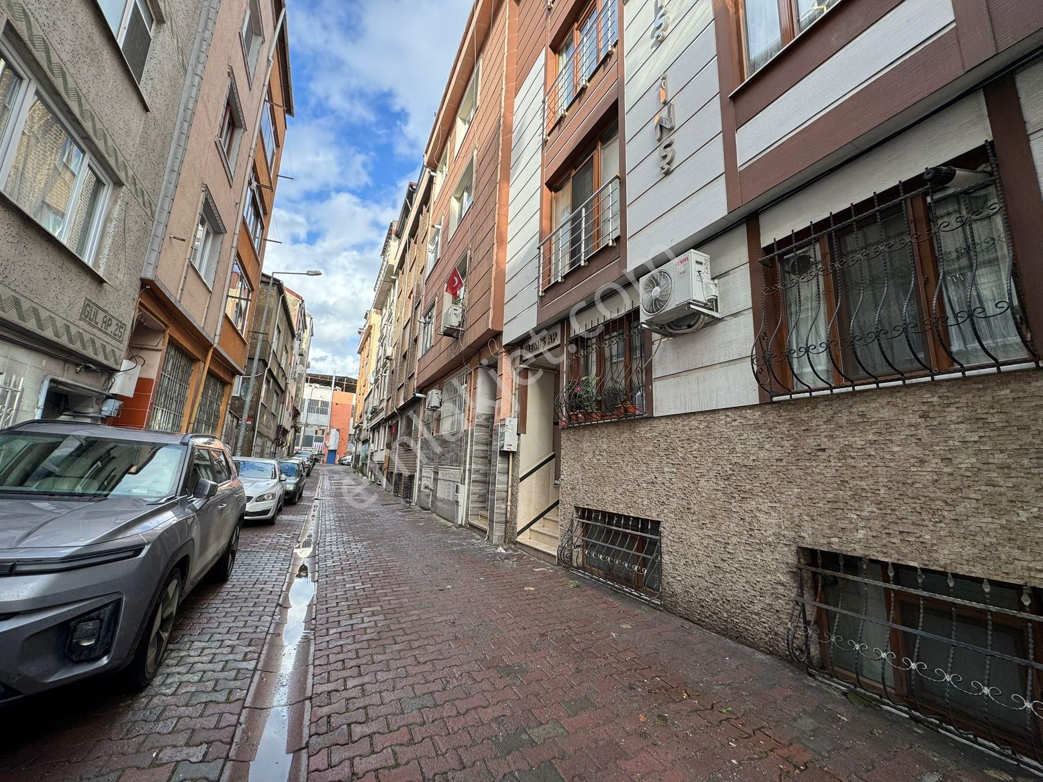 Mollateam Bayrampaşa Murat Mahallesinde Satılık Yüksek Giriş Daire - Görsel 2