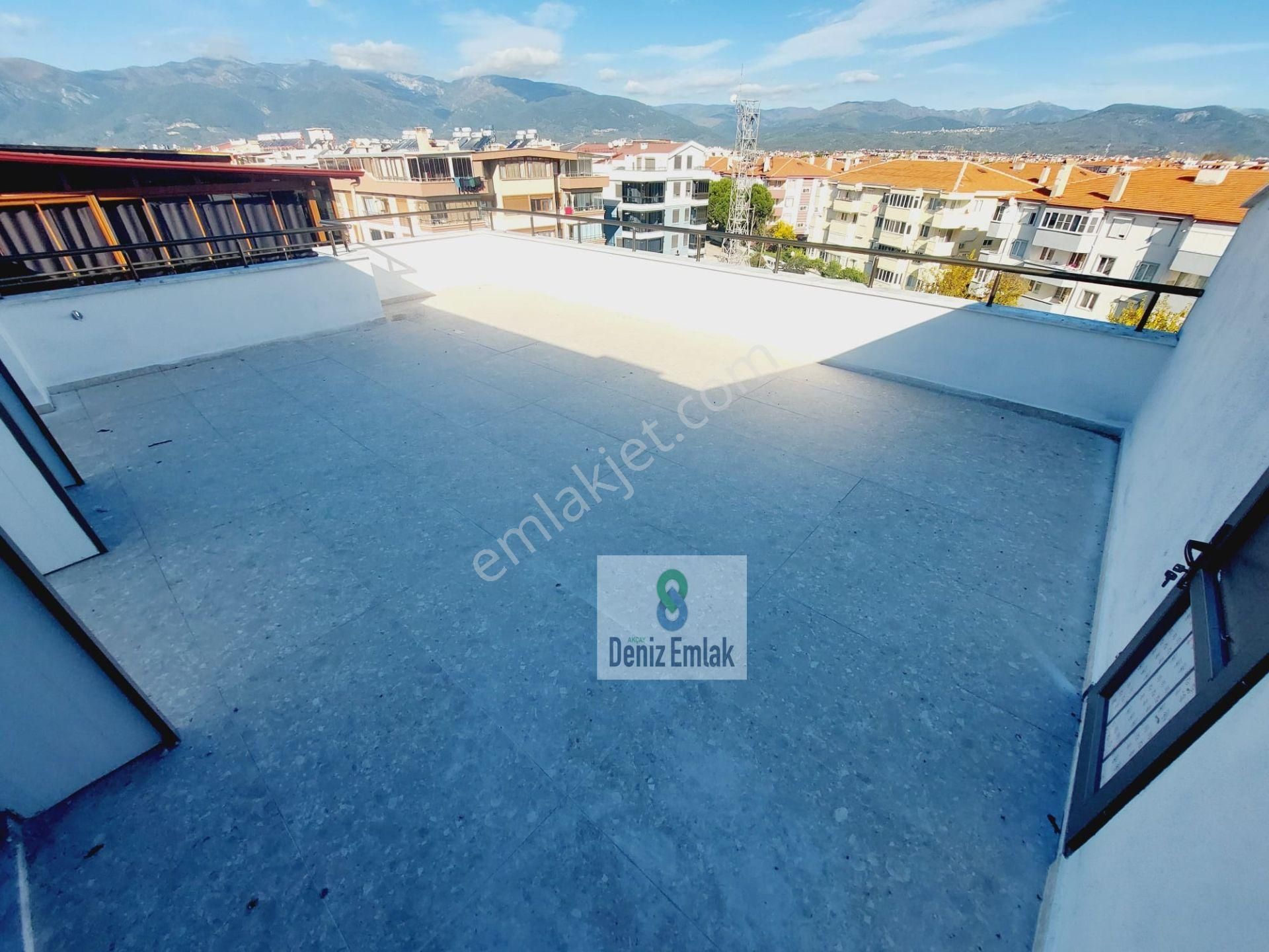 Denizden Akçayda Denize 100 M Öncephe Geniş Satılık 3+1 Dubleks Daire.