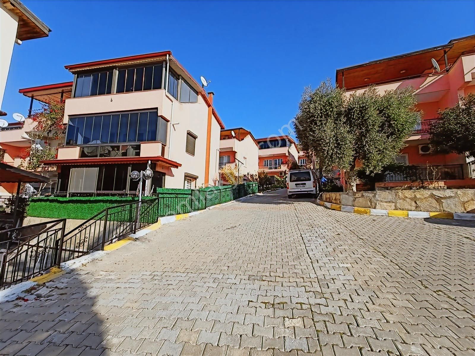 Kuşadası,nda Havuzlu Güvenlikli Sitede Doğalgazlı 4+1 Villa - Görsel 3