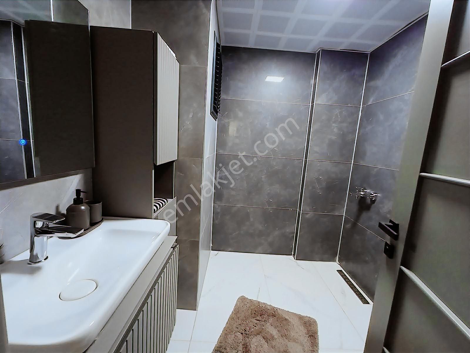 Kuşadası Merkezinde Doğalgazlı Havuzlu Sitede 2+1 Daire - Görsel 10