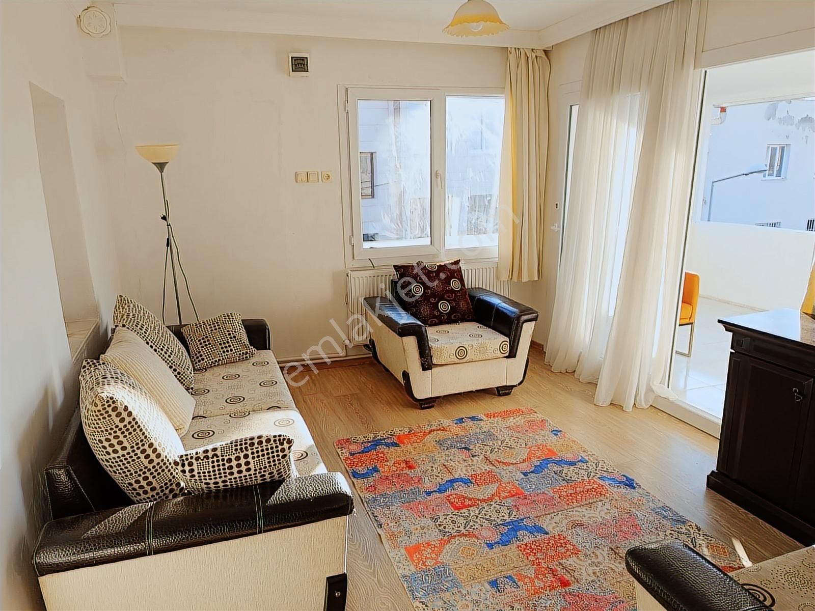 Kuşadası Merkezde Doğalgazlı Eşyalı 2+1 Yürüyüş Mesafesi Kiralık - Görsel 9