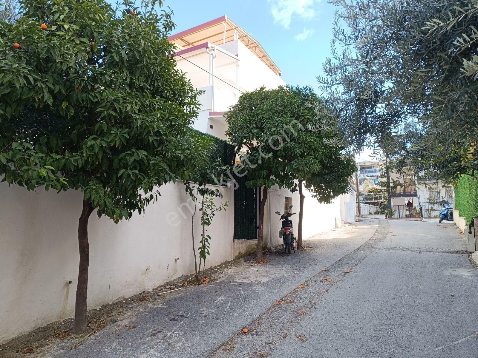 Kuşadası Merkezde Doğalgazlı Eşyalı 2+1 Yürüyüş Mesafesi Kiralık - Görsel 16