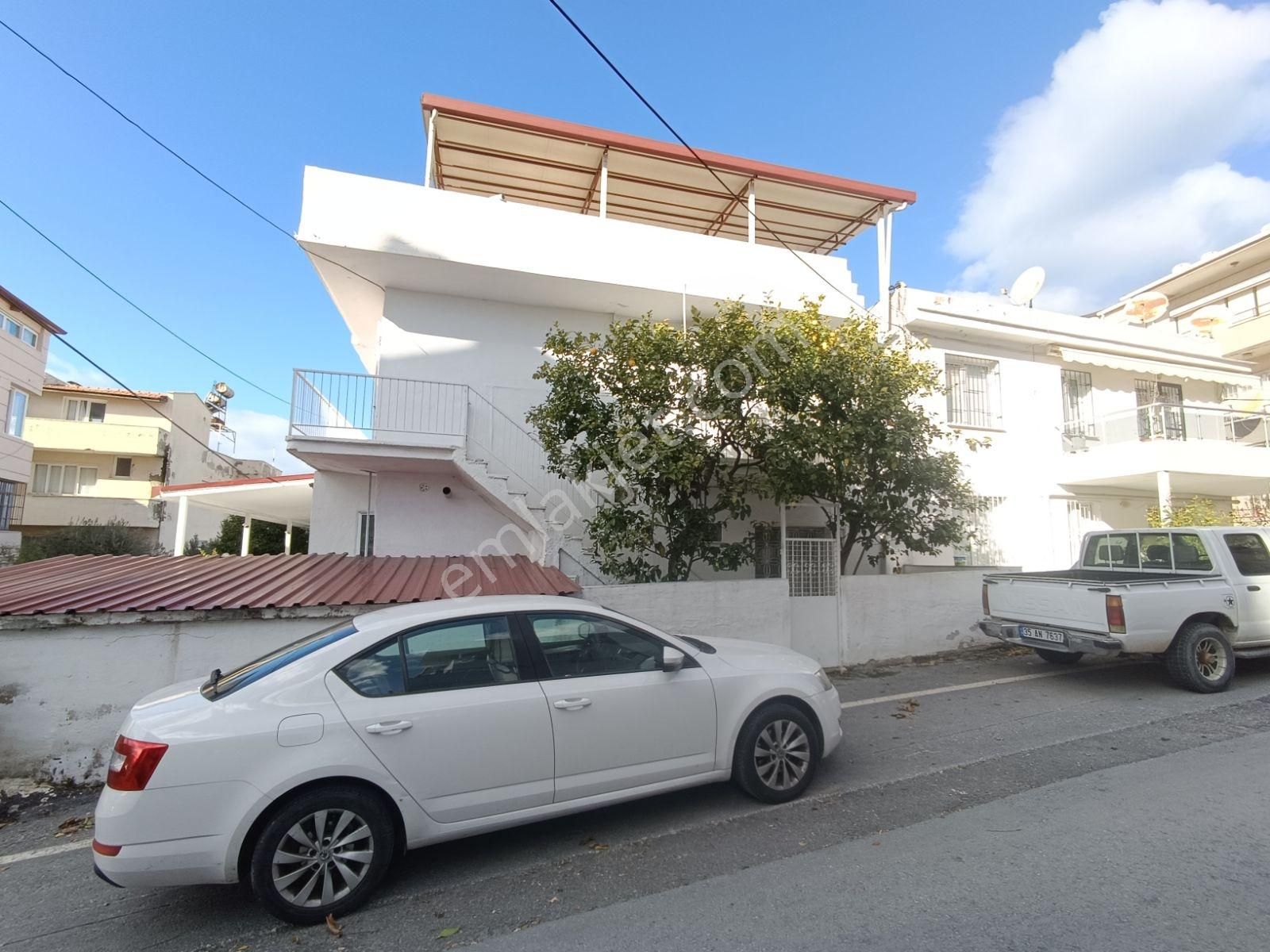 Kuşadası Merkezde Doğalgazlı Eşyalı 2+1 Yürüyüş Mesafesi Kiralık