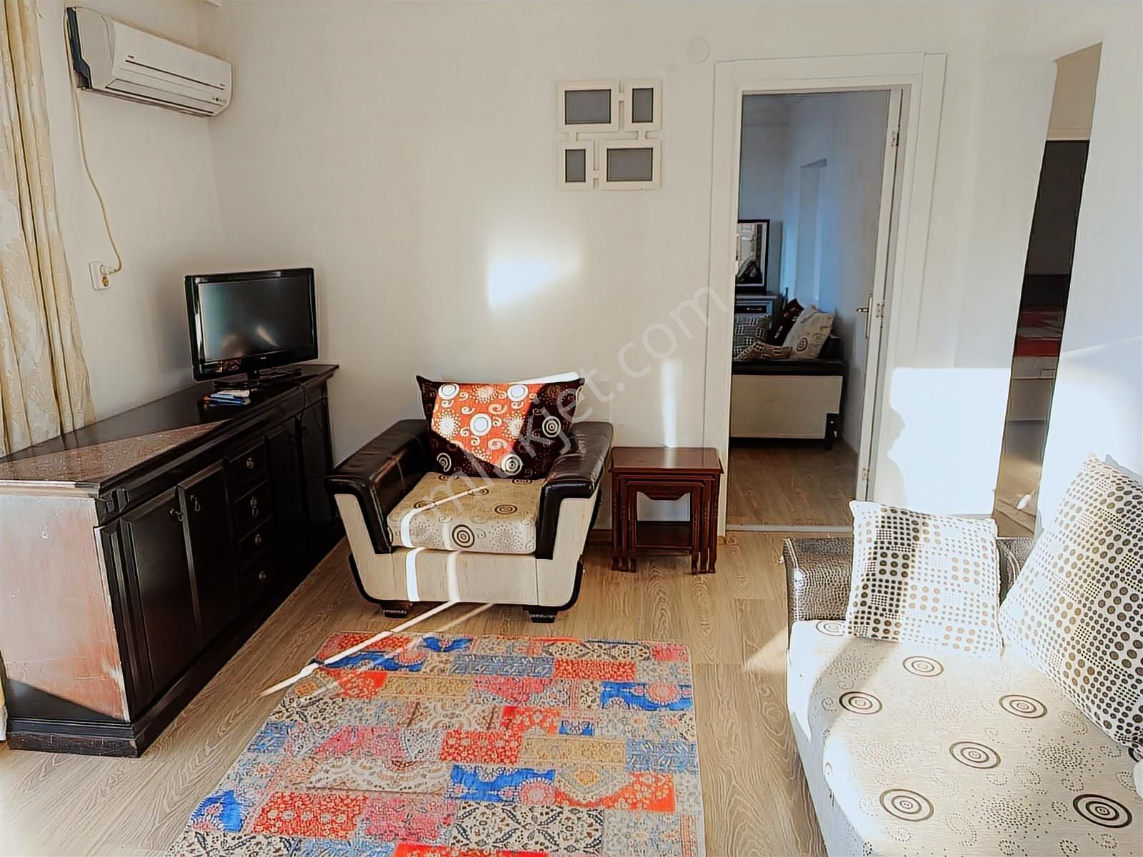 Kuşadası Merkezde Doğalgazlı Eşyalı 2+1 Yürüyüş Mesafesi Kiralık - Görsel 2